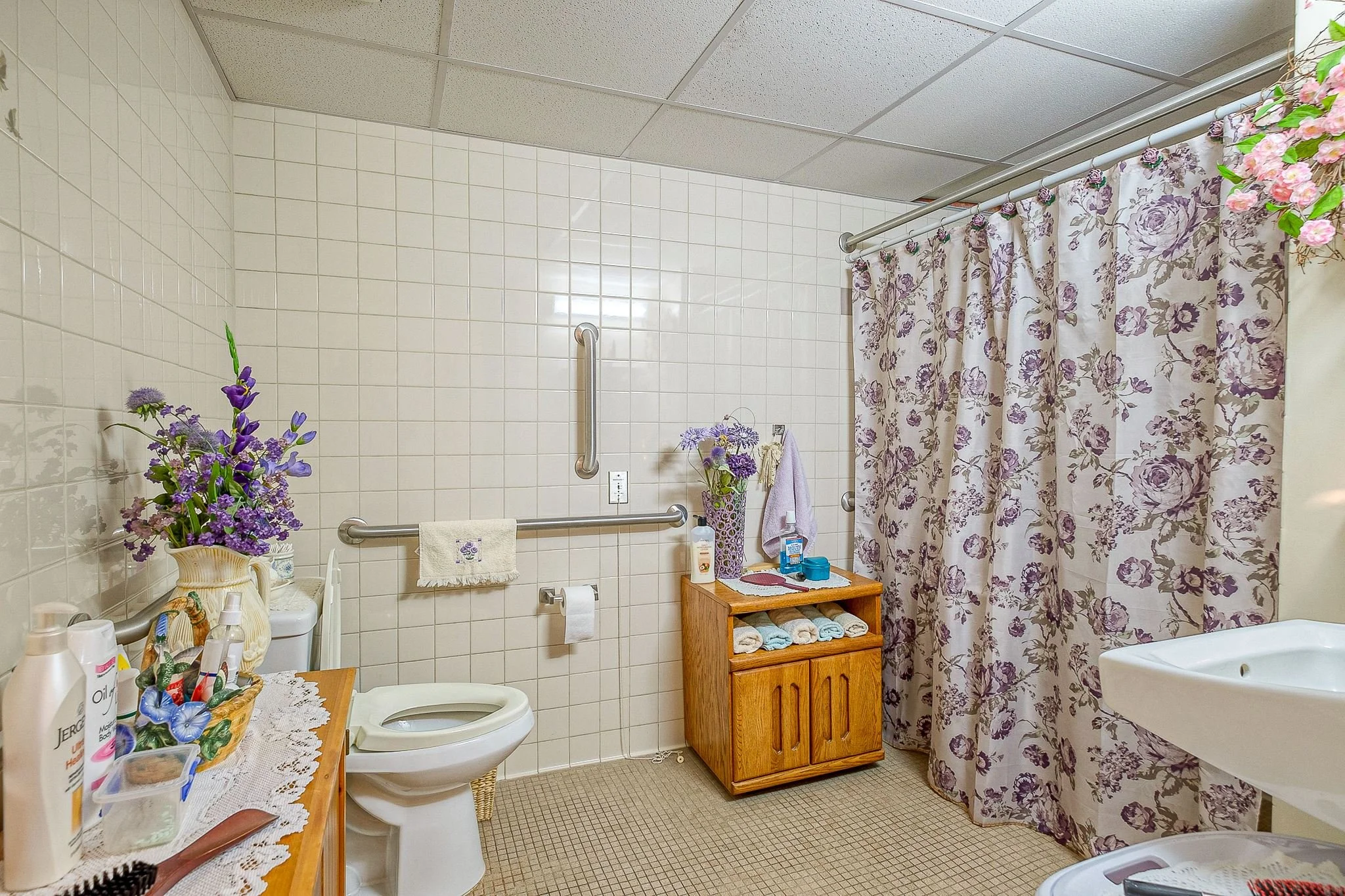 President's Square Apartments are conveniently located at 200 Jefferson Street in Evans City, PA. It consists of 52 apartments (24 one-bedroom, 2 two-bedrooms, and 26 efficiencies) of affordable housing for limited-income individuals. Rent is based o