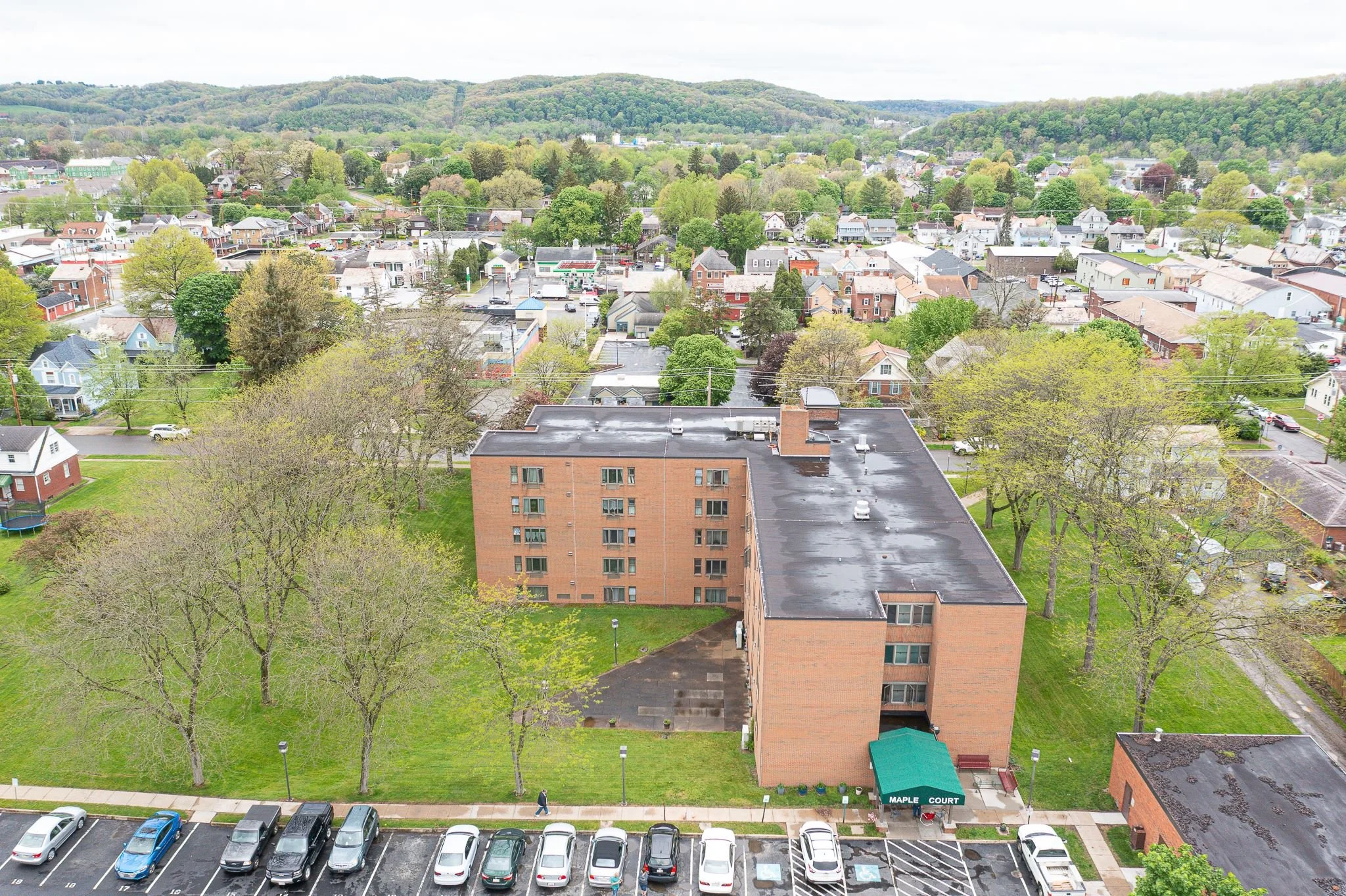 Maple Court Apartments are conveniently located at 214 South High Street in Zelienople, PA. It consists of 75 apartments (24 one-bedroom, 3 two-bedrooms and 48 efficiencies) of affordable housing for limited income individuals. Rent is based on incom