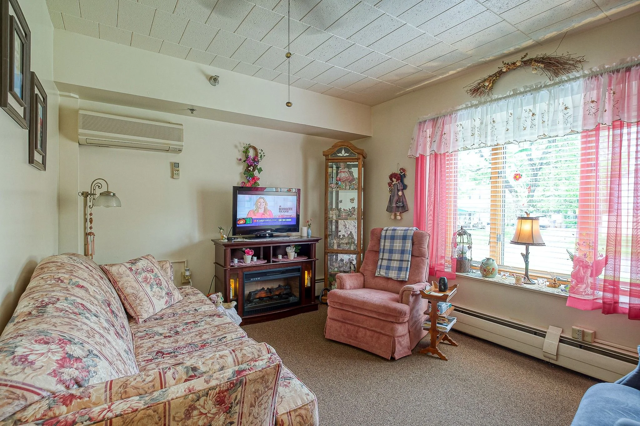 President's Square Apartments are conveniently located at 200 Jefferson Street in Evans City, PA. It consists of 52 apartments (24 one-bedroom, 2 two-bedrooms, and 26 efficiencies) of affordable housing for limited-income individuals. Rent is based o