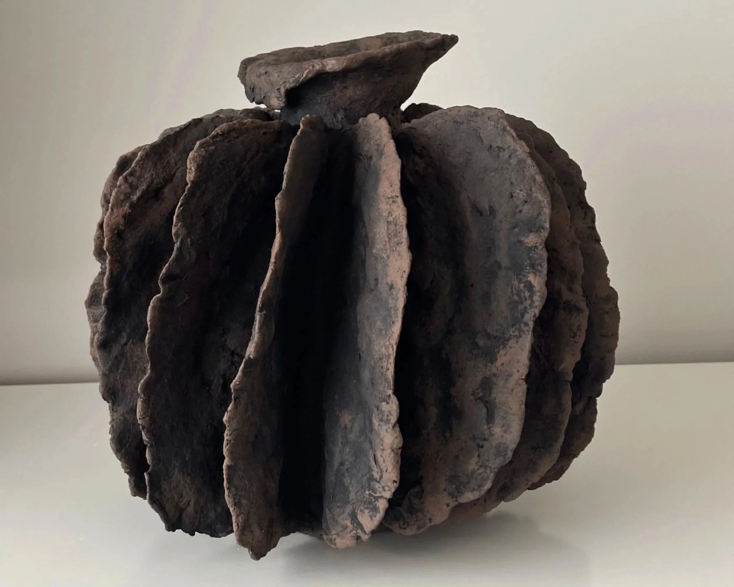 textured-pleated-vessel-n8-side-profile_photo4.jpg