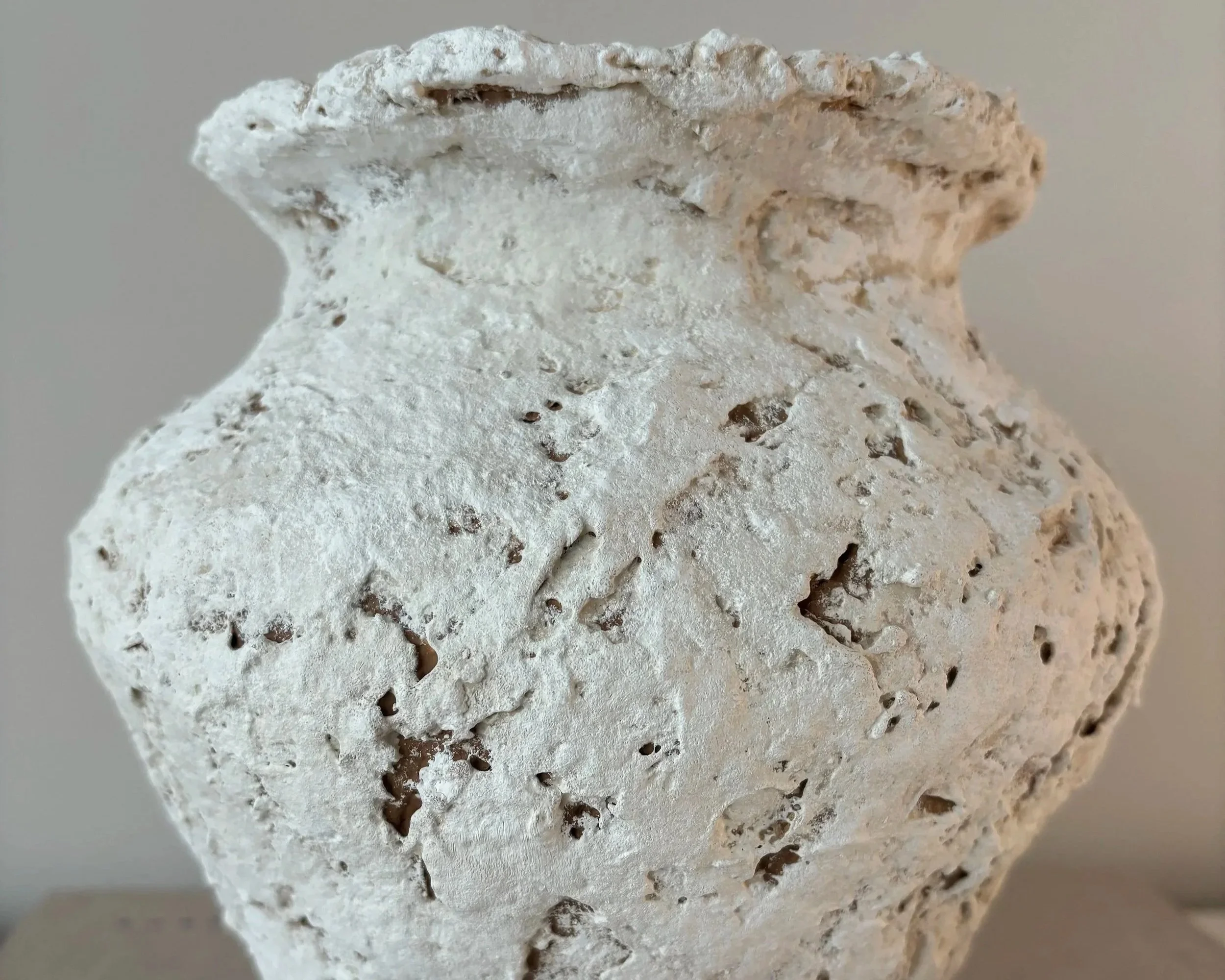 sculptural-vase-n61-texture-closeup_IMG_9922.jpg