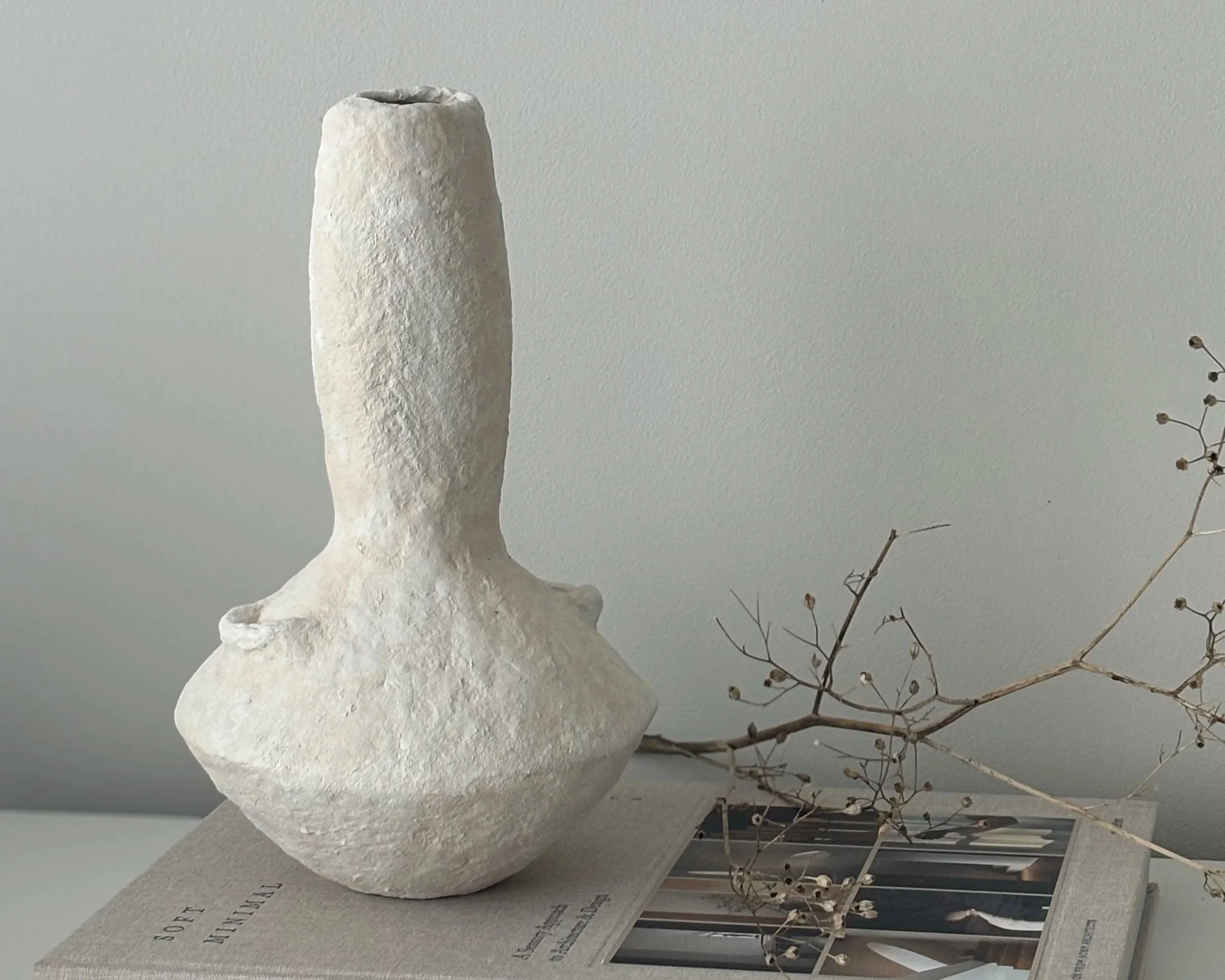 WHITE TEXTURED VASE N.17