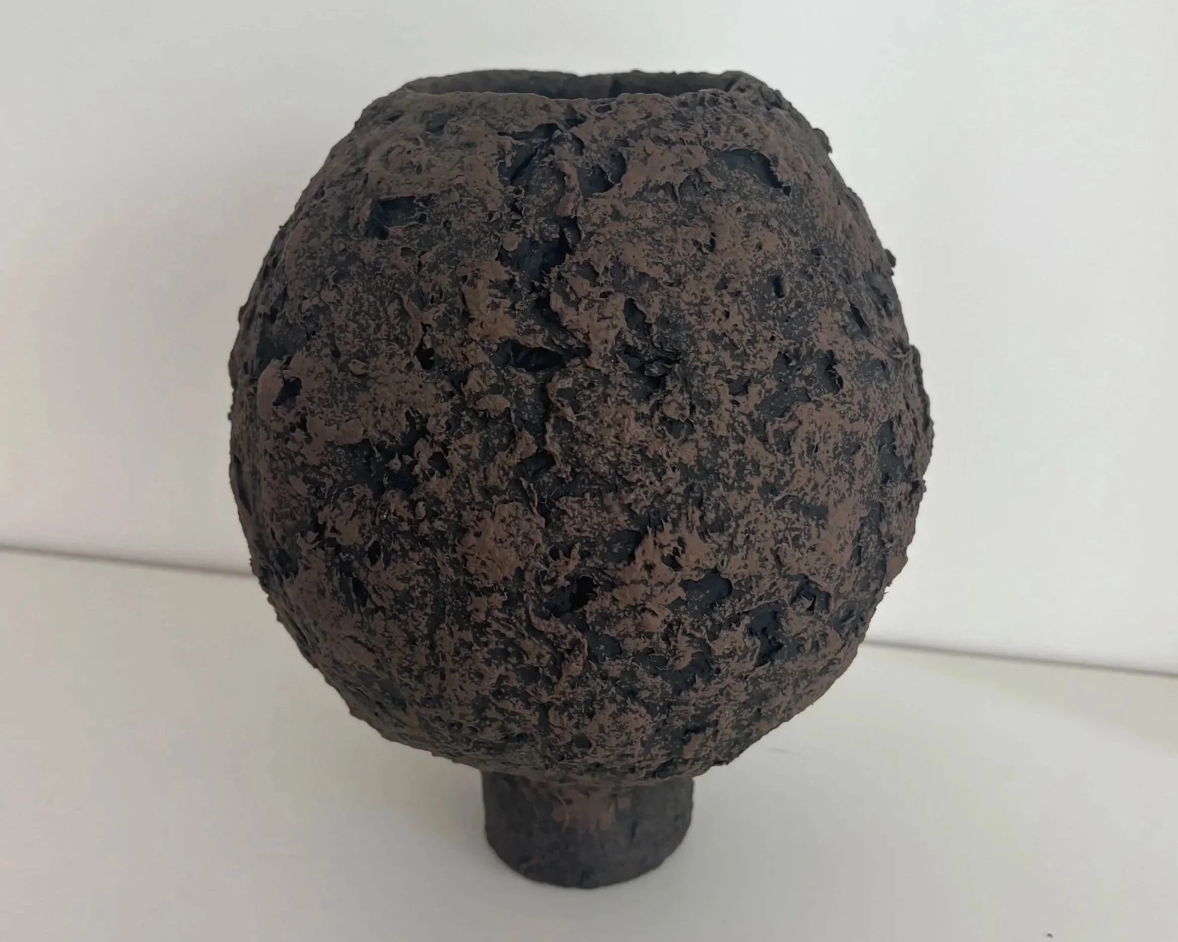 dark-brown-organic-vase-n55-texture-closeup_IMG_1064.jpg