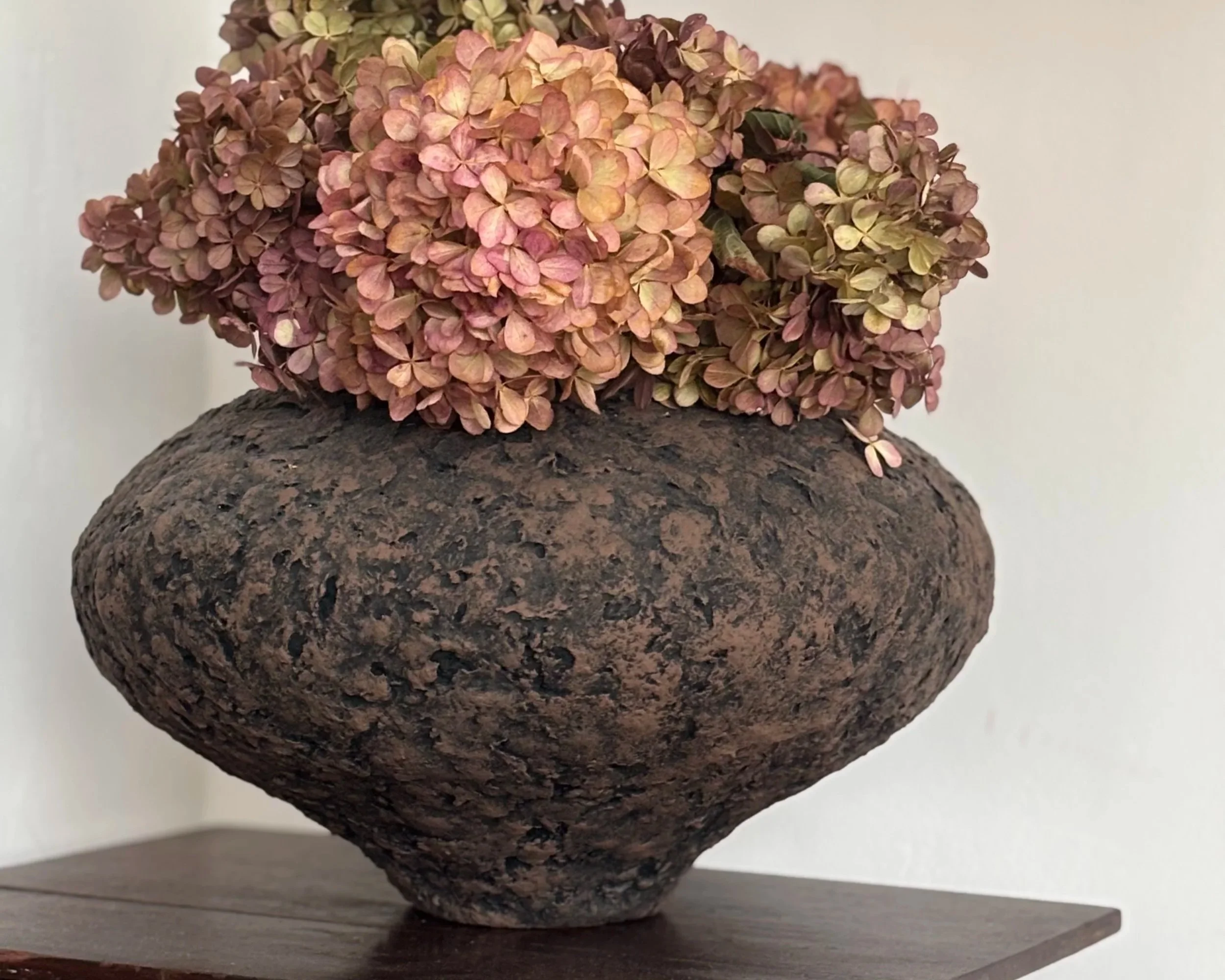 Wabi+Sabi+Vase+N.44+displayed+in+a+styled+setting%2C+off-white+textured+paper+clay+vase+as+minimalist+sculptural+home+decor_IMG_8028.jpg