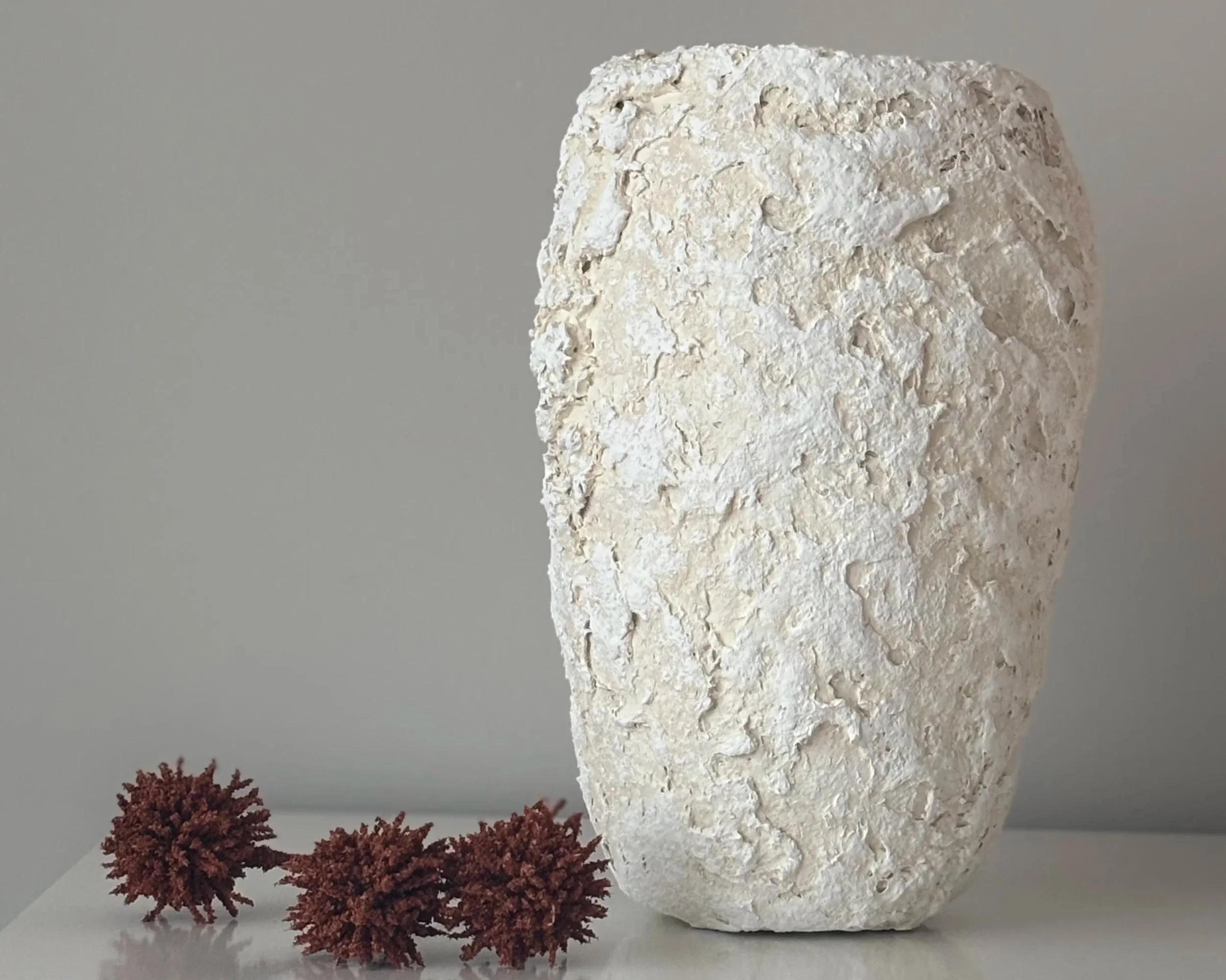 ECRU AND WHITE TONES TEXTURED VASE N.13