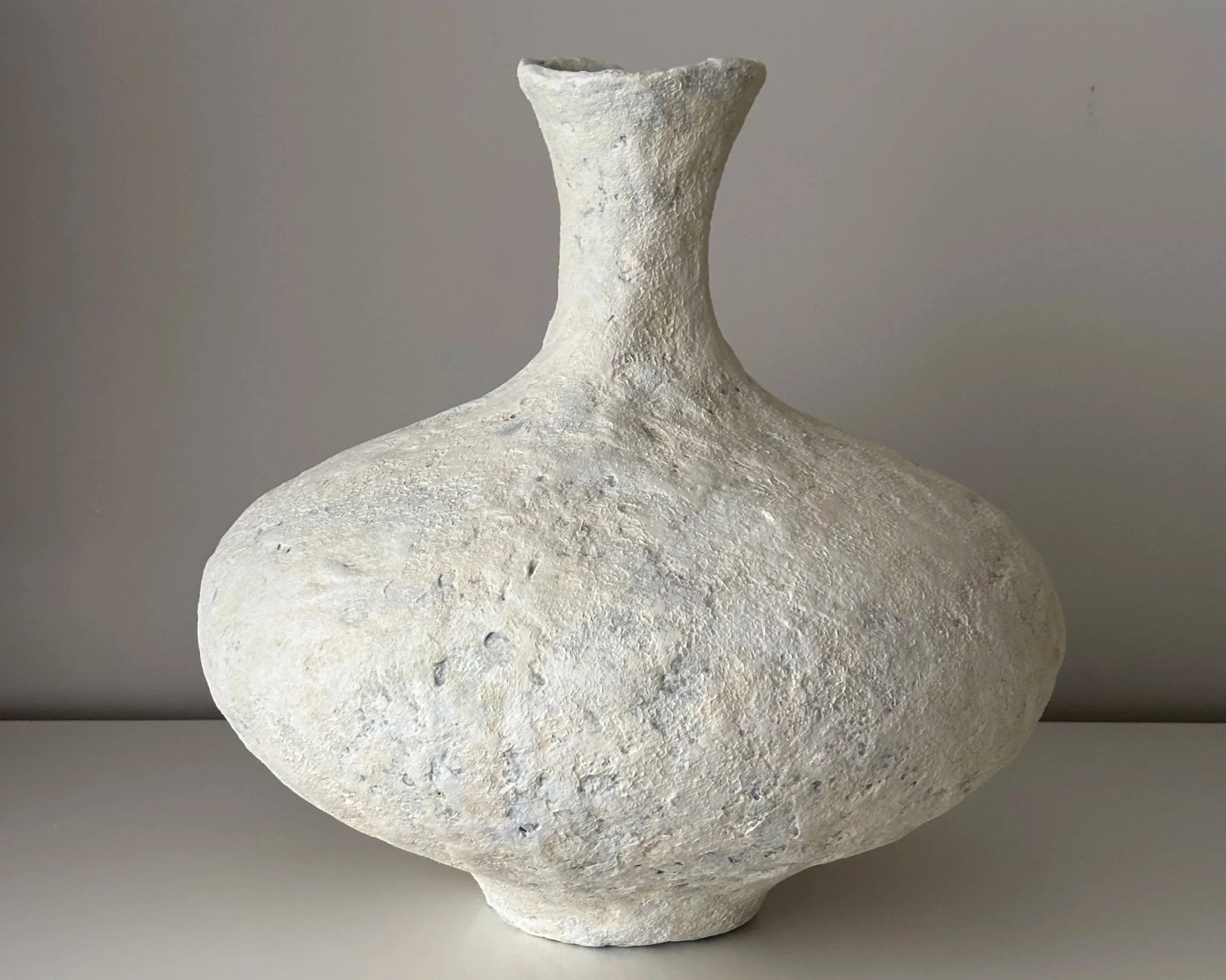 contemporary-neutral-tones-vessel-n16-side-profile_IMG_0696.jpg