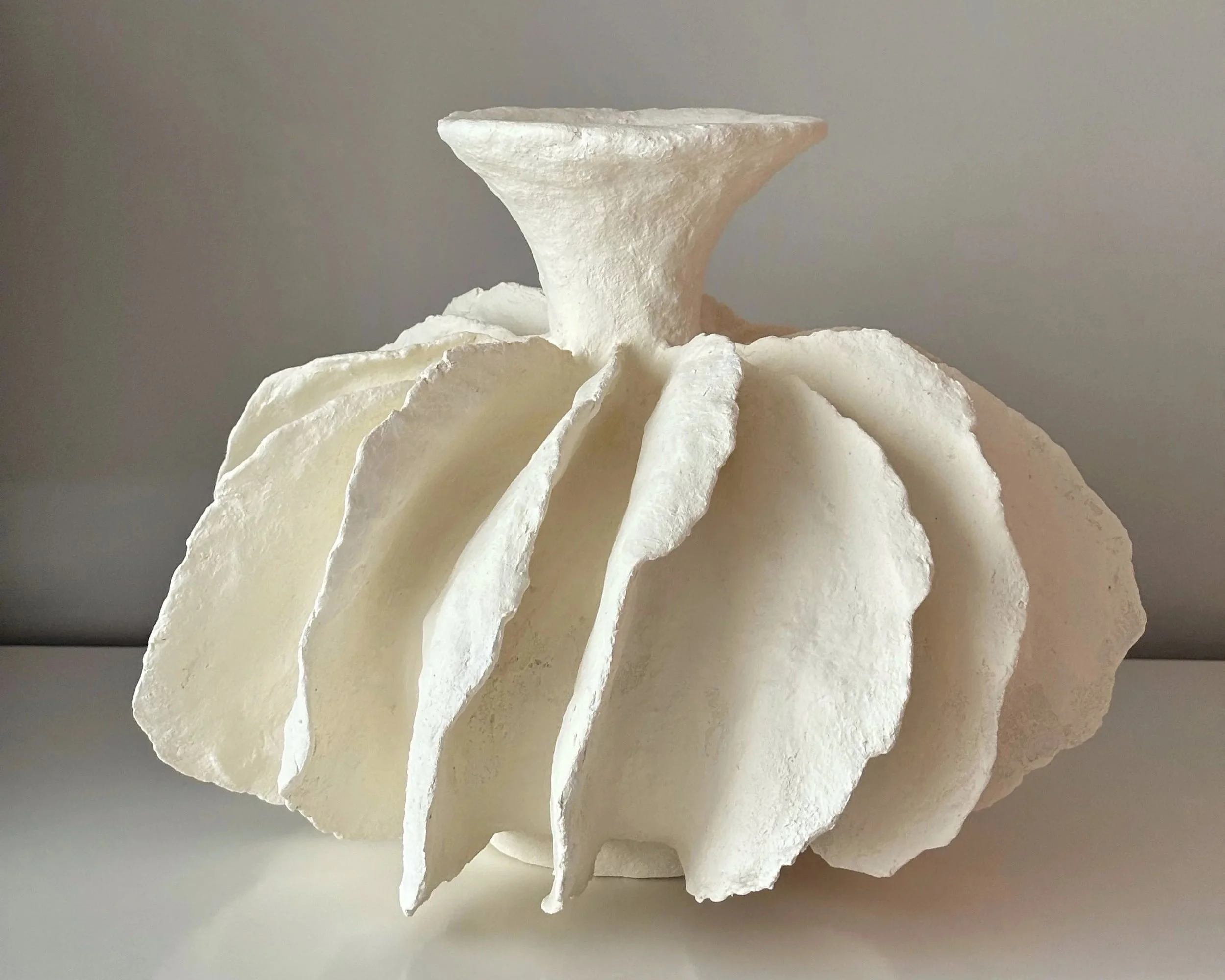 white-pleated-sculpture-vase-n12-three-quarter-view_Photo3.jpg