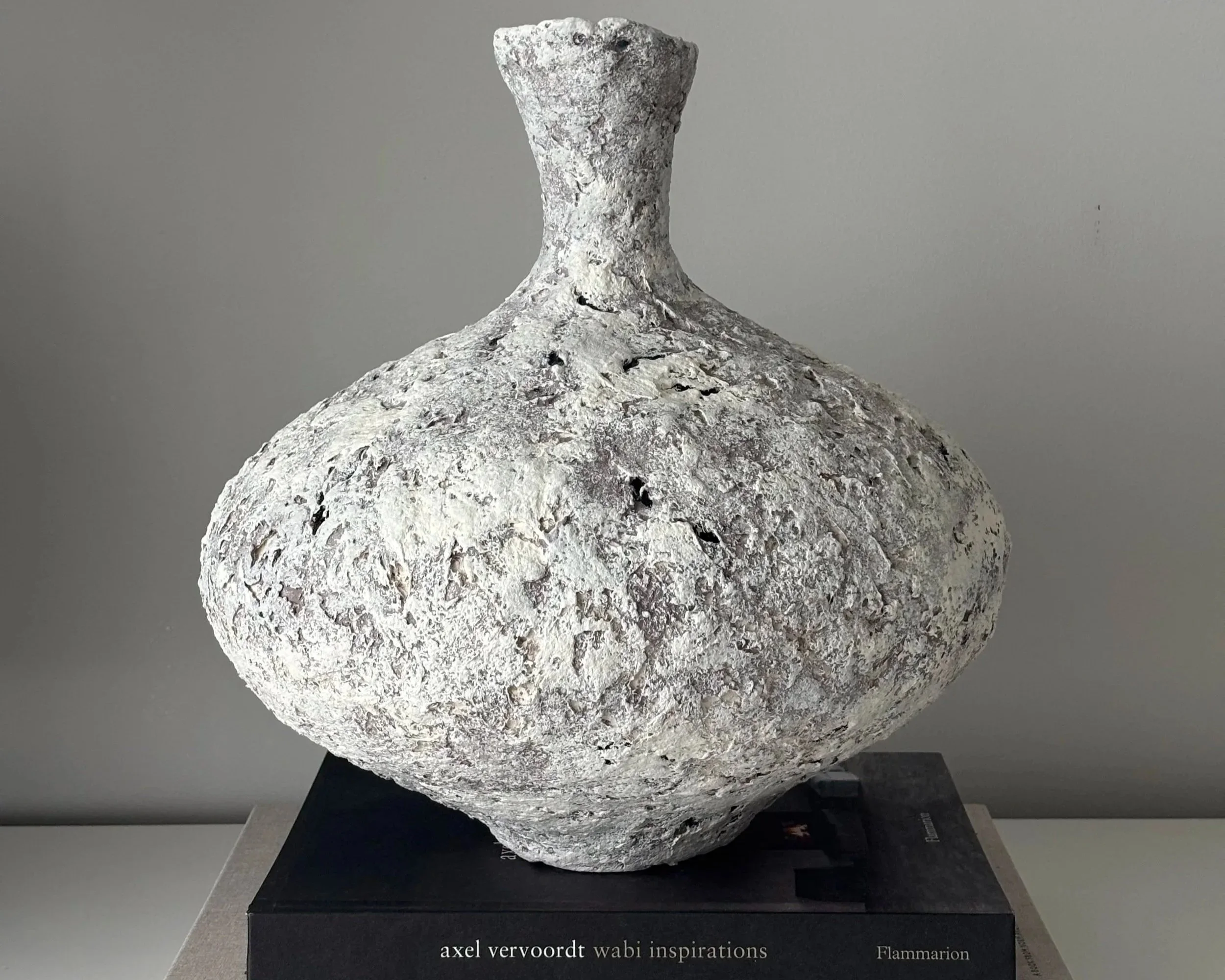 wabi-sabi-vase-n11-context-view_IMG_9653.jpg