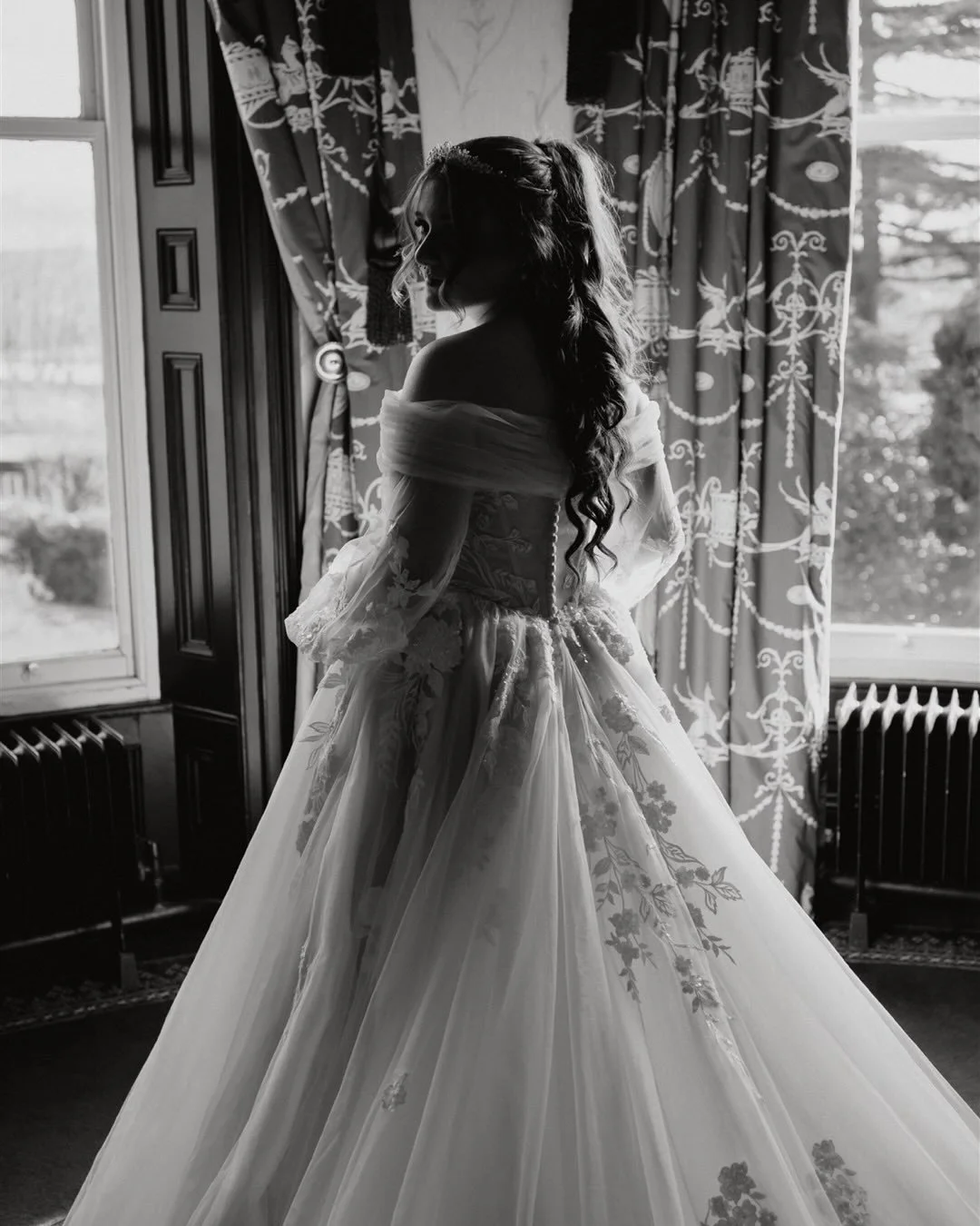 Alanna &amp; Louie | Tapton Hall 

A wonderful start to our 2026 wedding season! 

Photographer // @natandlizzyweddings 
Venue // @taptonhallsheff 
Toastmaster // @toastmastermartin
Dress // @avarosehamilton
Florist // @attic_in_bloom
Violinist // @b