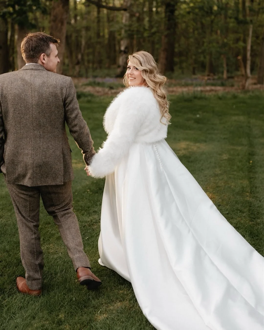 Chloe &amp; James | Hazel Gap Barn 

Currently working our way through this gallery now. Feels like we were only there yesterday! 

Photographer // @natandlizzyweddings 
Venue // @hazelgapbarn
Hair &amp; Makeup // @thestyleloungeuk
Videographer // @p