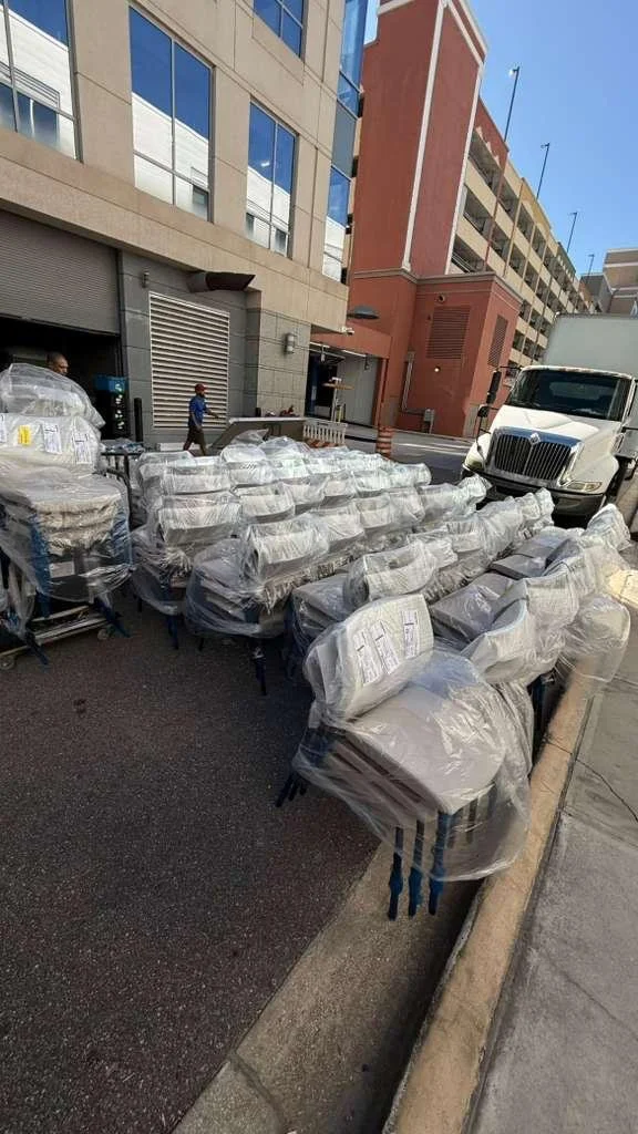 TRUCK UNLOADING DOWNTOWN