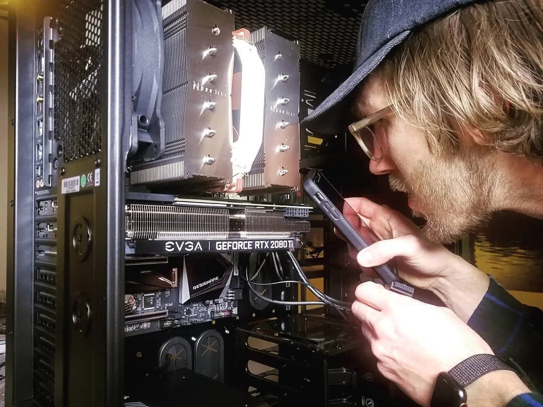 There's a new beast of a machine in the studio. Thanks to @gcoyte for helping- from sourcing parts to buildout and testing, couldn't have done it without ya!

#inteli99900k #noctua #designare #corsairvengeance #samsung #geforce #microsoft