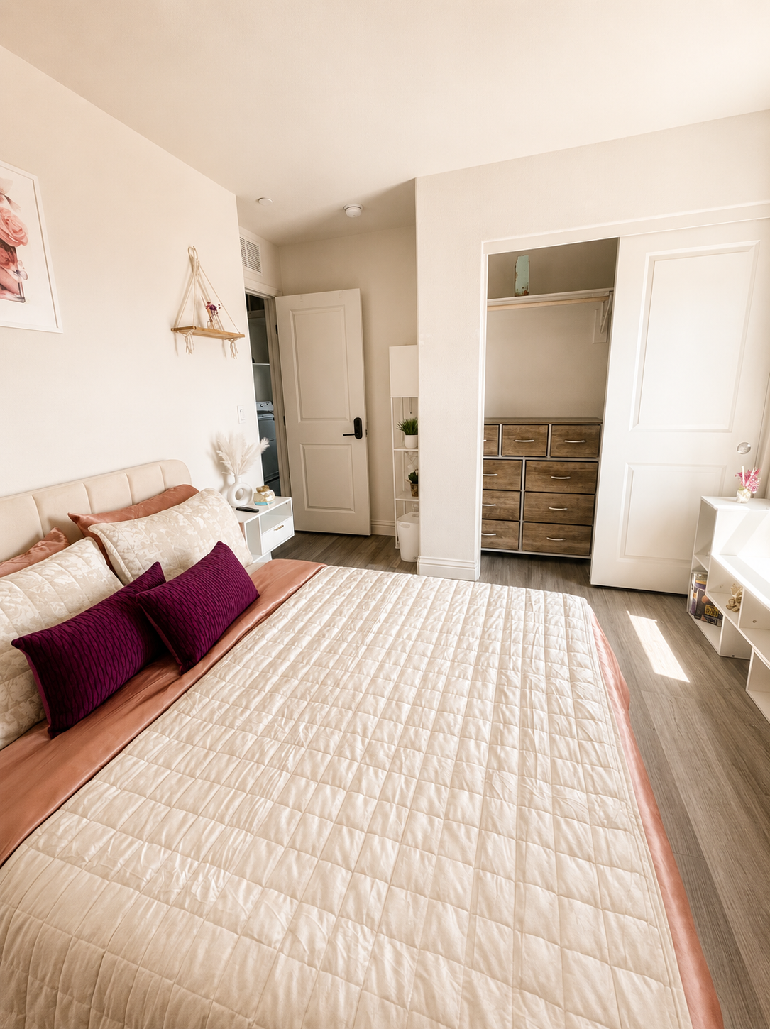 Bedroom in furnished mid term housing in Las Vegas