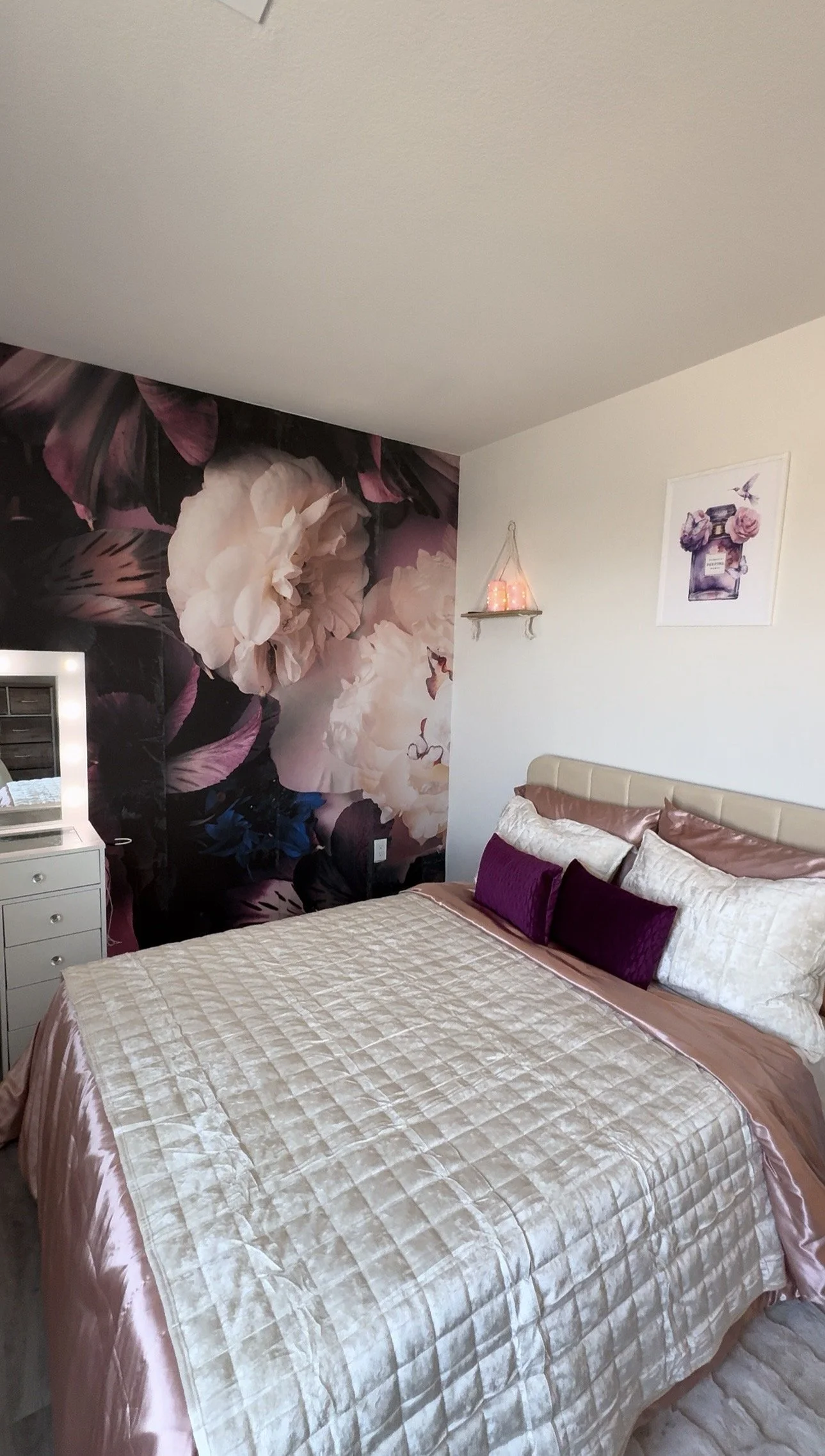 Bedroom in furnished mid term housing in Las Vegas