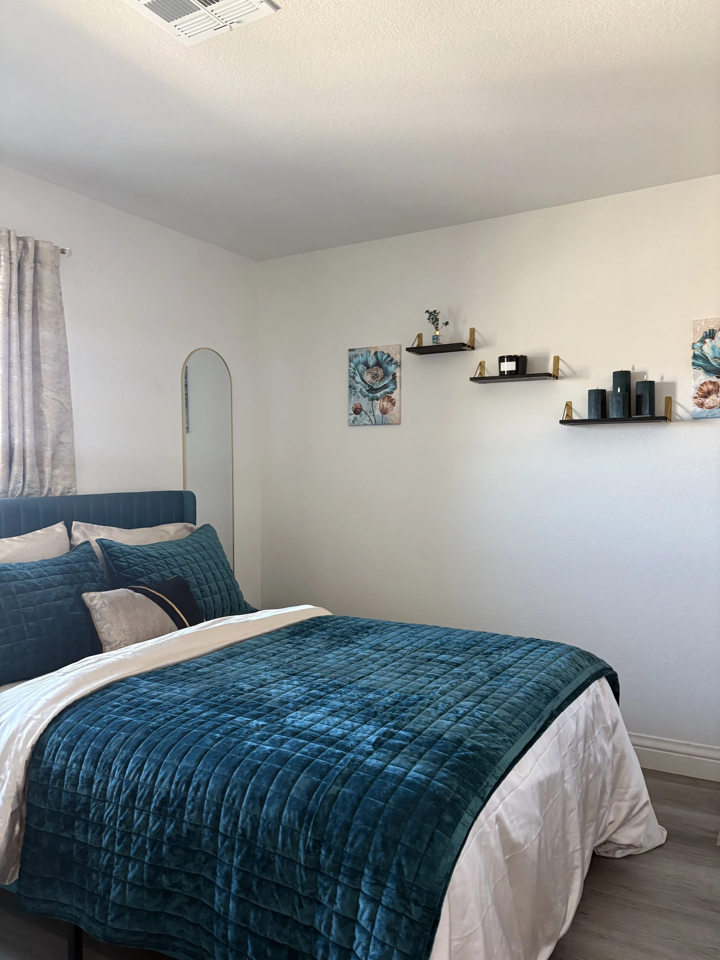 Bedroom in furnished mid term housing in Las Vegas