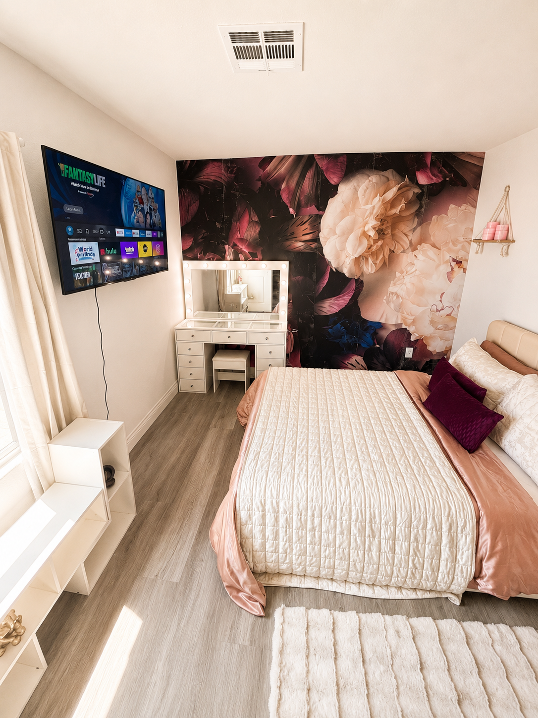 Bedroom in furnished mid term housing in Las Vegas
