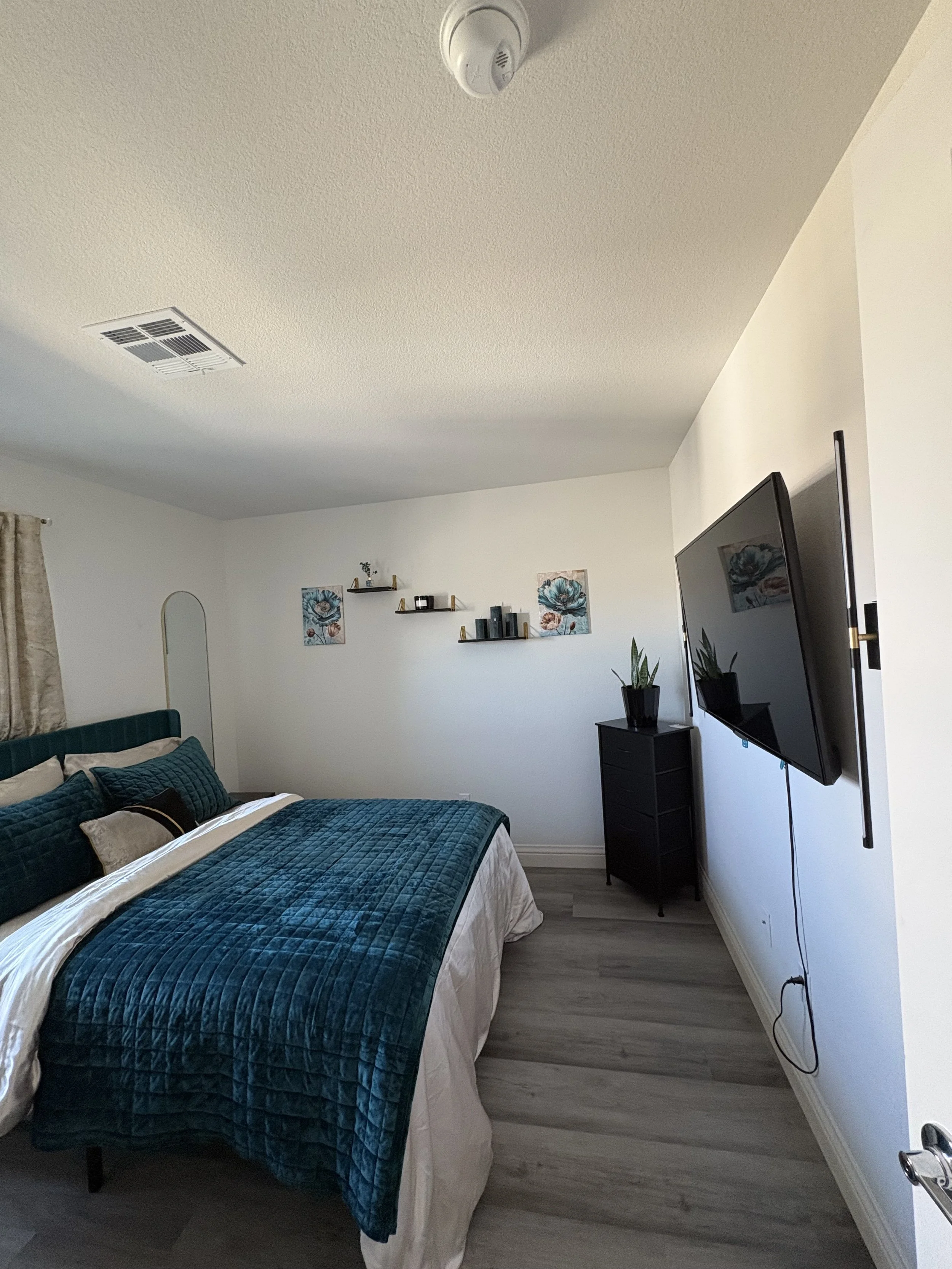 Bedroom in furnished mid term housing in Las Vegas