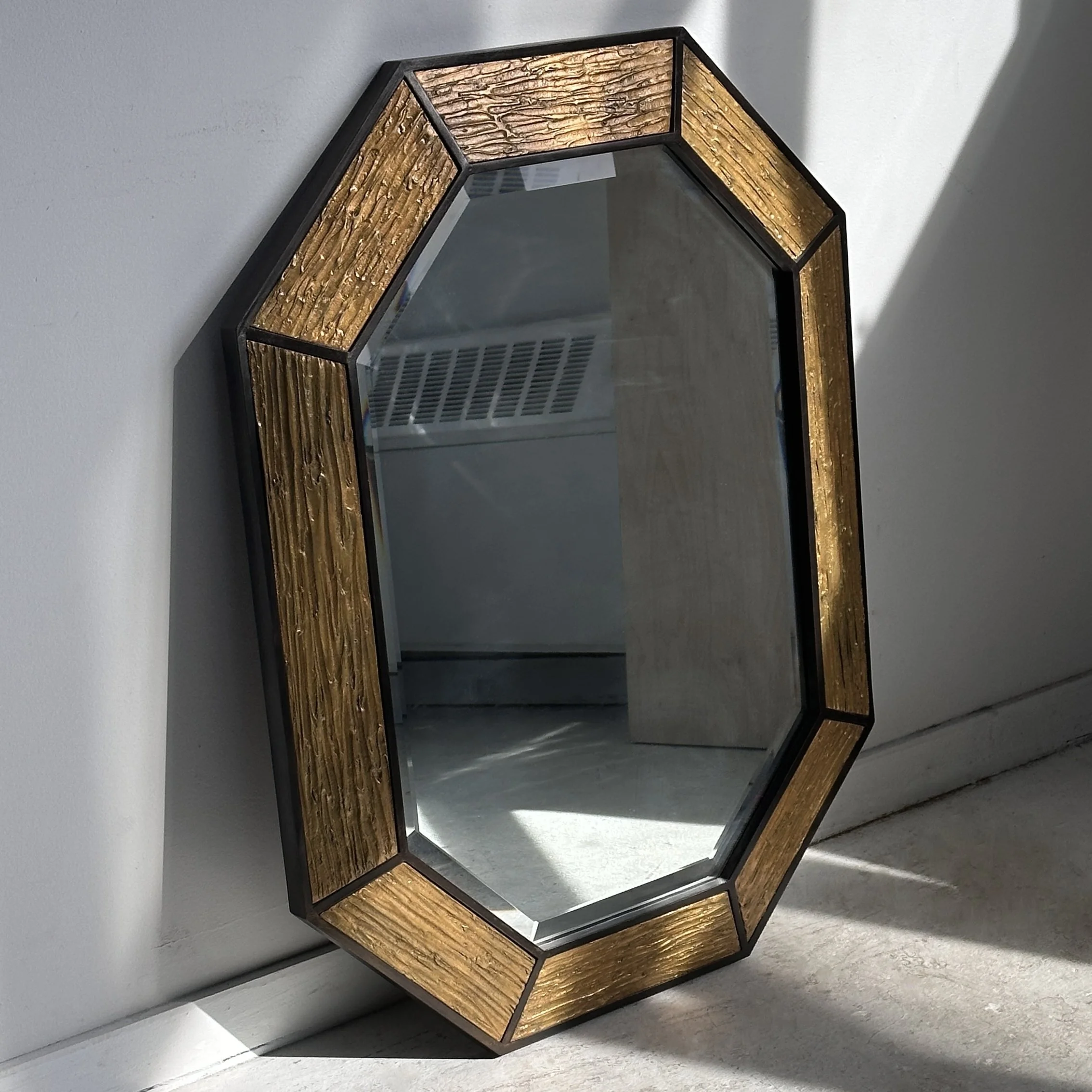 R819-Spectrum-Octagonal-Mirror-Beveled-Interchangable-Pannels-Victoria-&-Son-Custom-Order-Furniture-Antiques-In-Situ-Gold-Spackled-Finish-1.jpg