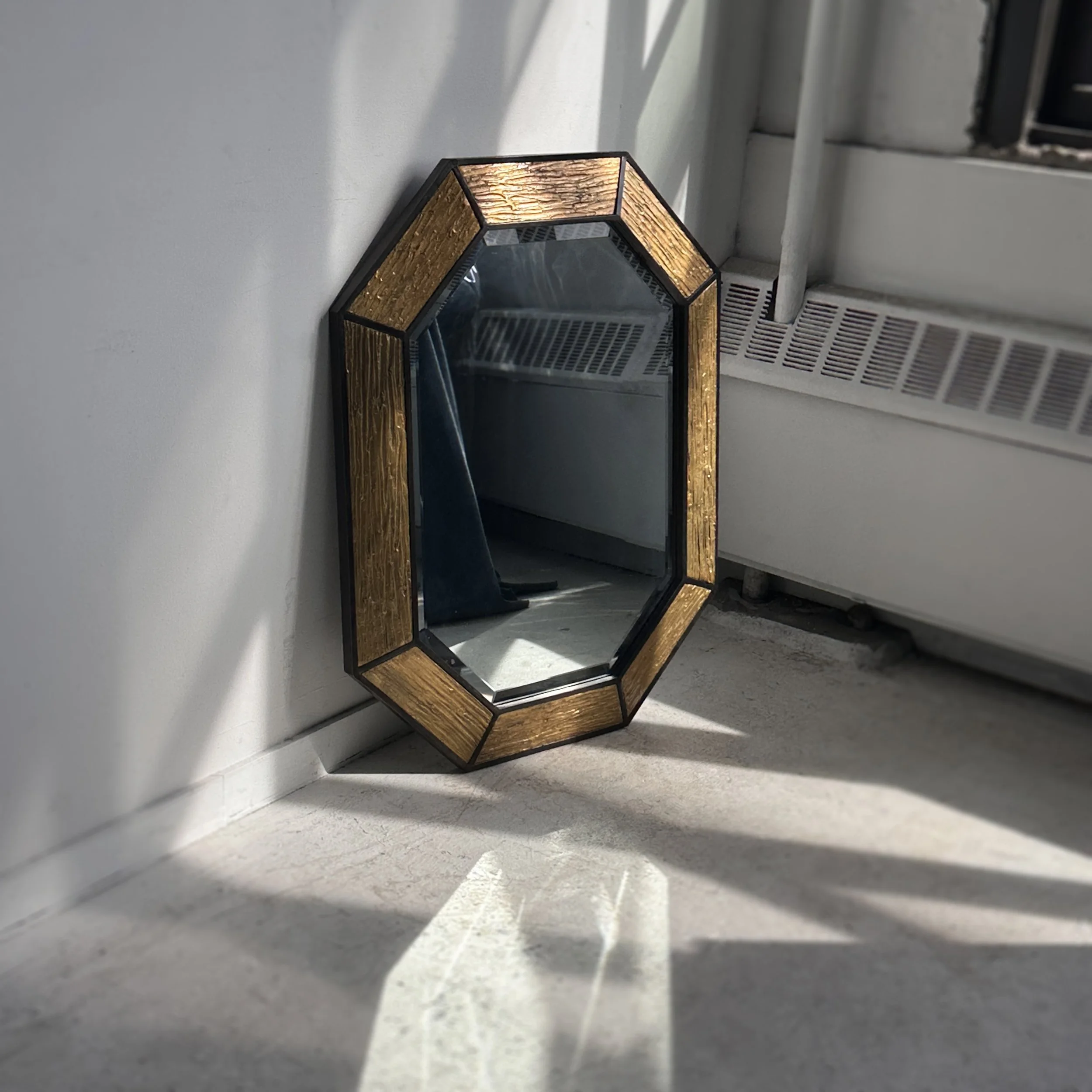 R819-Spectrum-Octagonal-Mirror-Beveled-Interchangable-Pannels-Victoria-&-Son-Custom-Order-Furniture-Antiques-In-Situ-Gold-Spackled-Finish-3.jpg