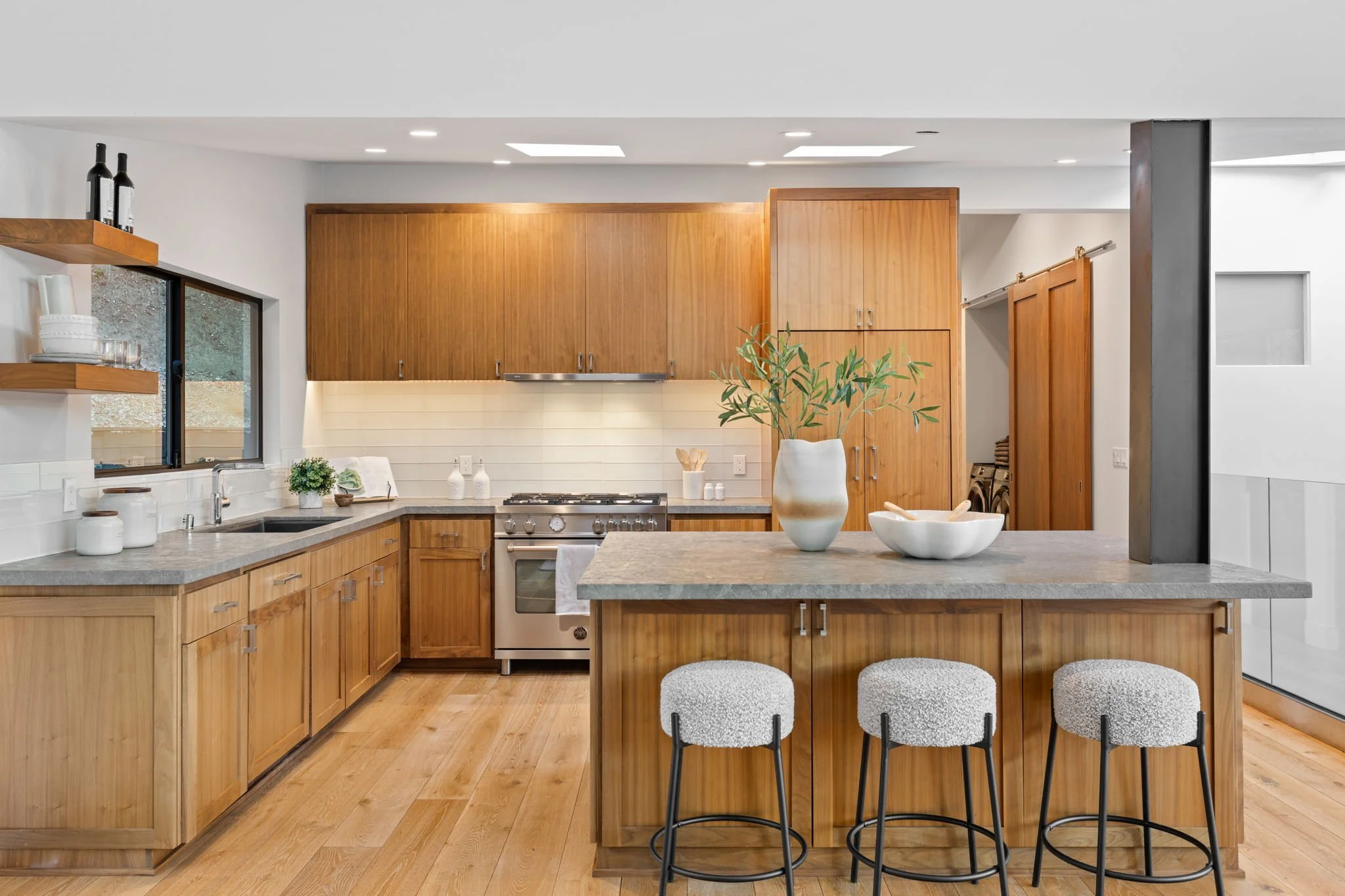 22-web-or-mls-So Gold Photo-22.jpg