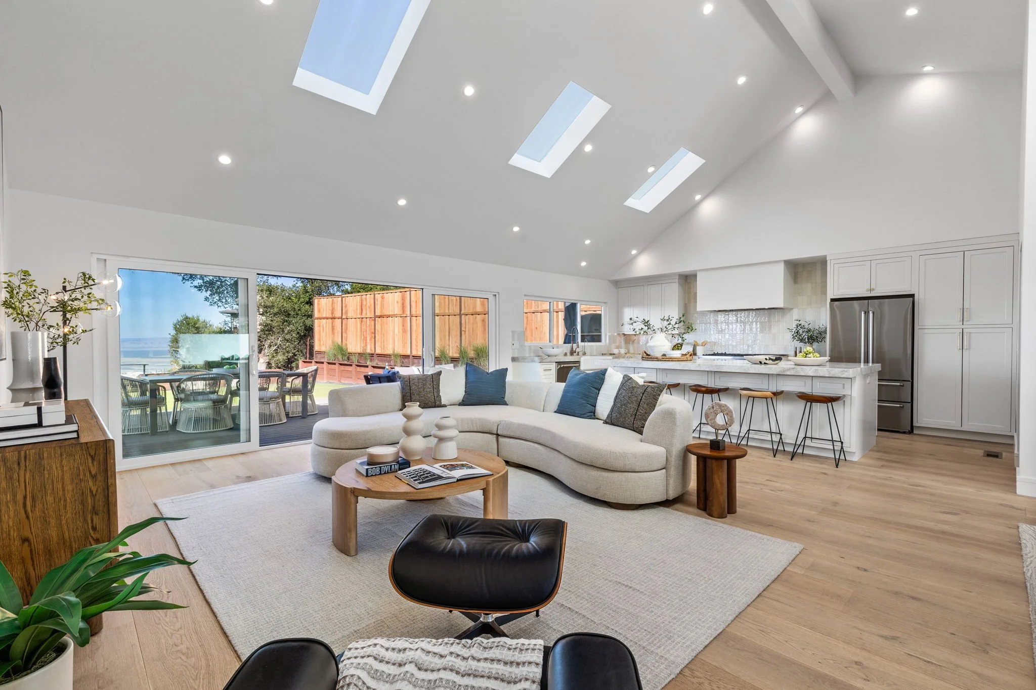 24-web-or-mls-So Gold Photo-10.jpg