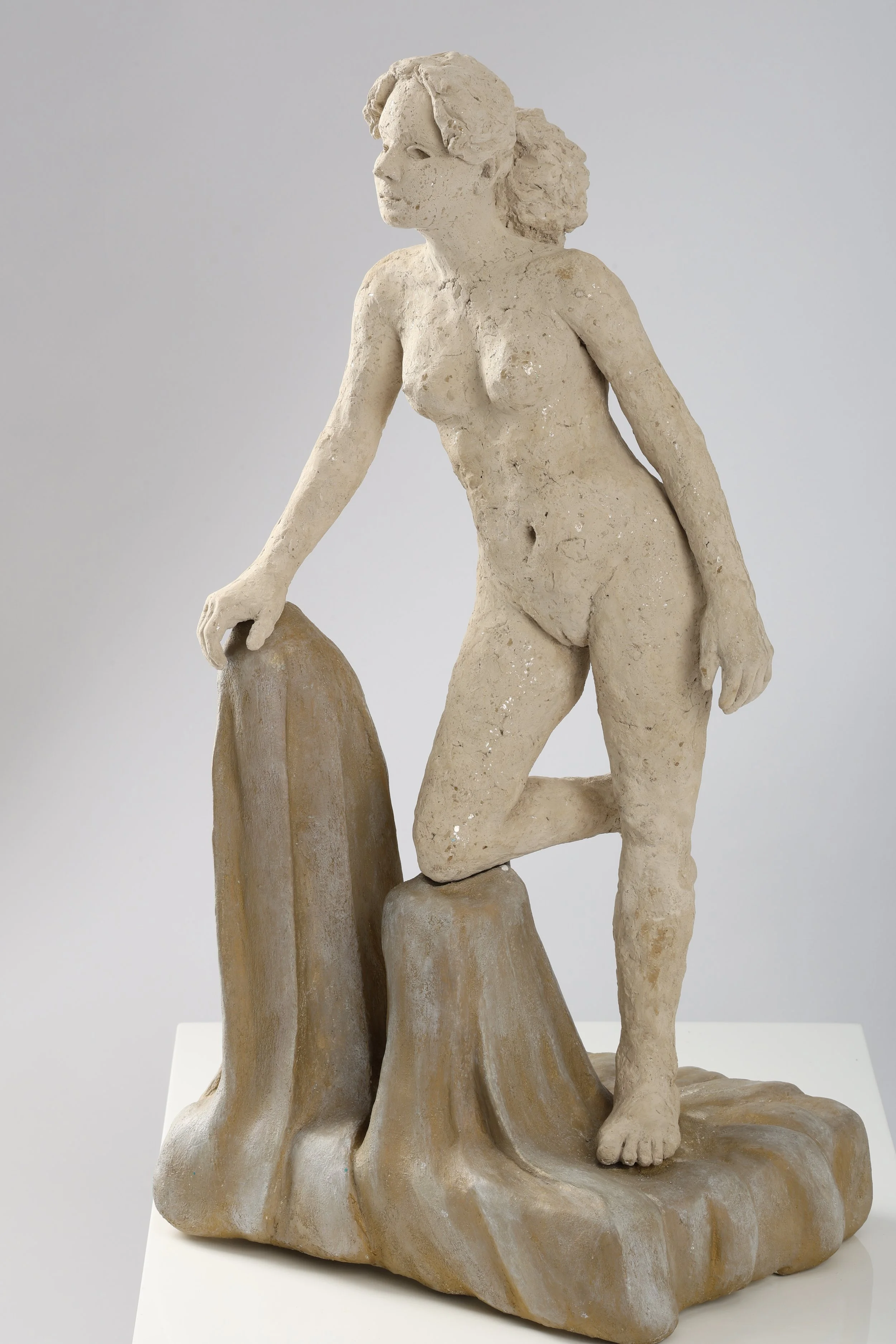 Standing Lady: Elegant Original 3D Winterstone Sculpture