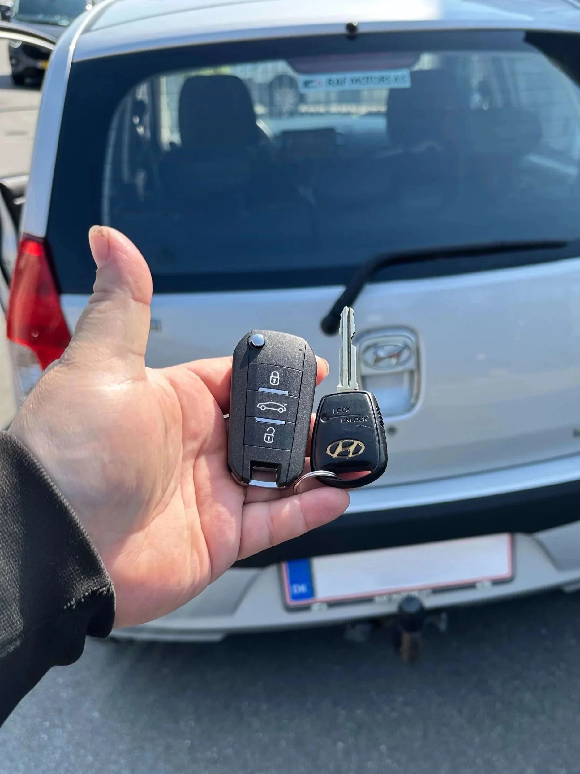 Ny Hyundai bilnøgle lavet ved bilen