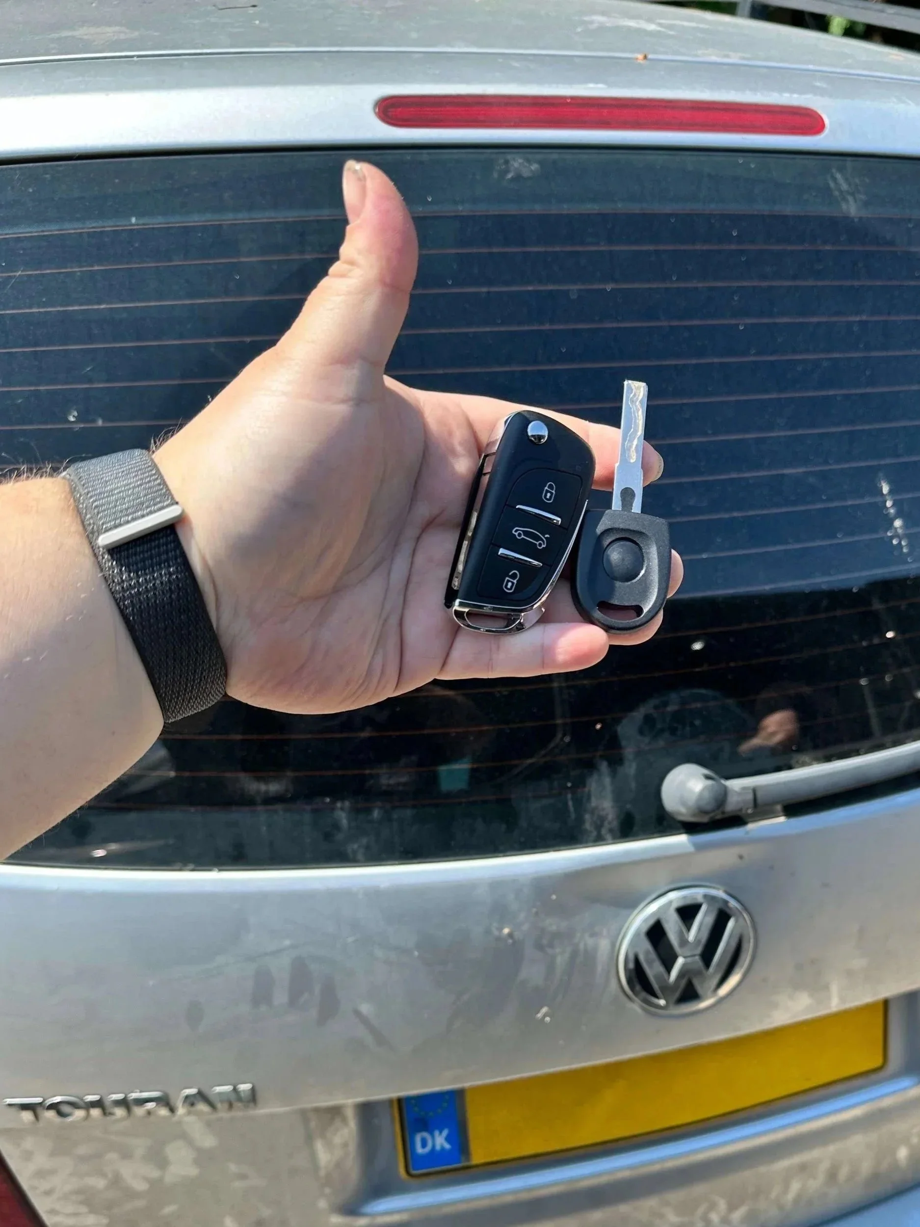 Ny Volkswagen bilnøgle lavet ved bilen