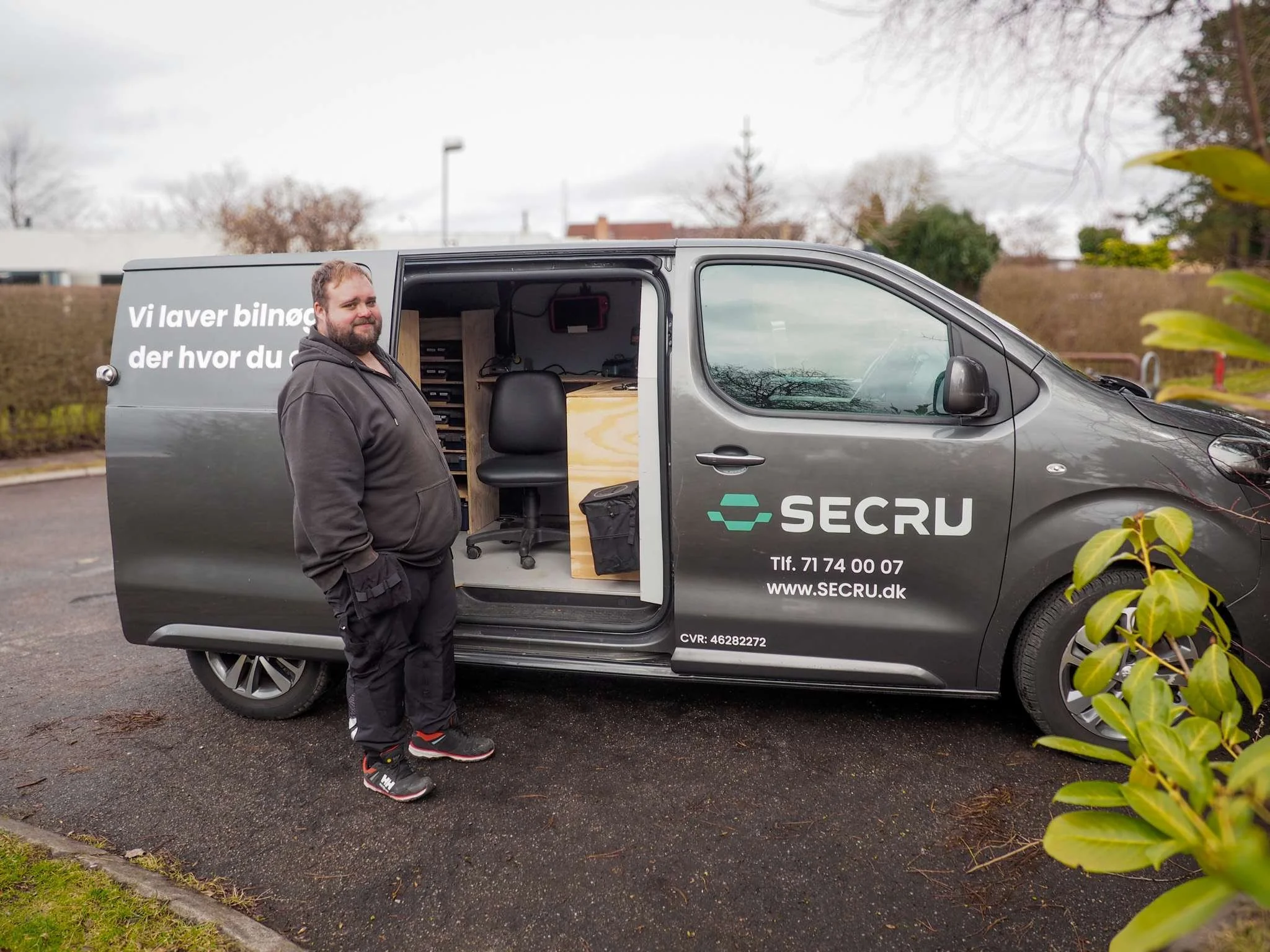 Niklas foran Secrus mobile bilnøgle værksted
