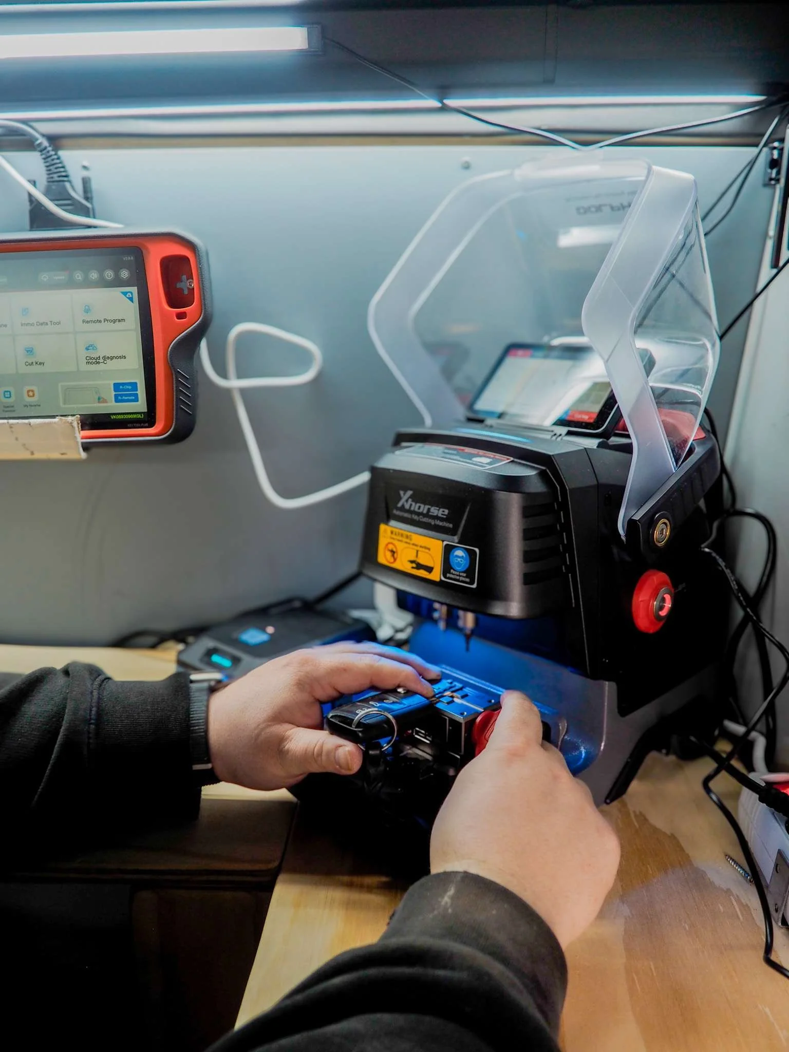 Programmering og klargøring af bilnøgle i nøglemaskine ved brug af nøglekode