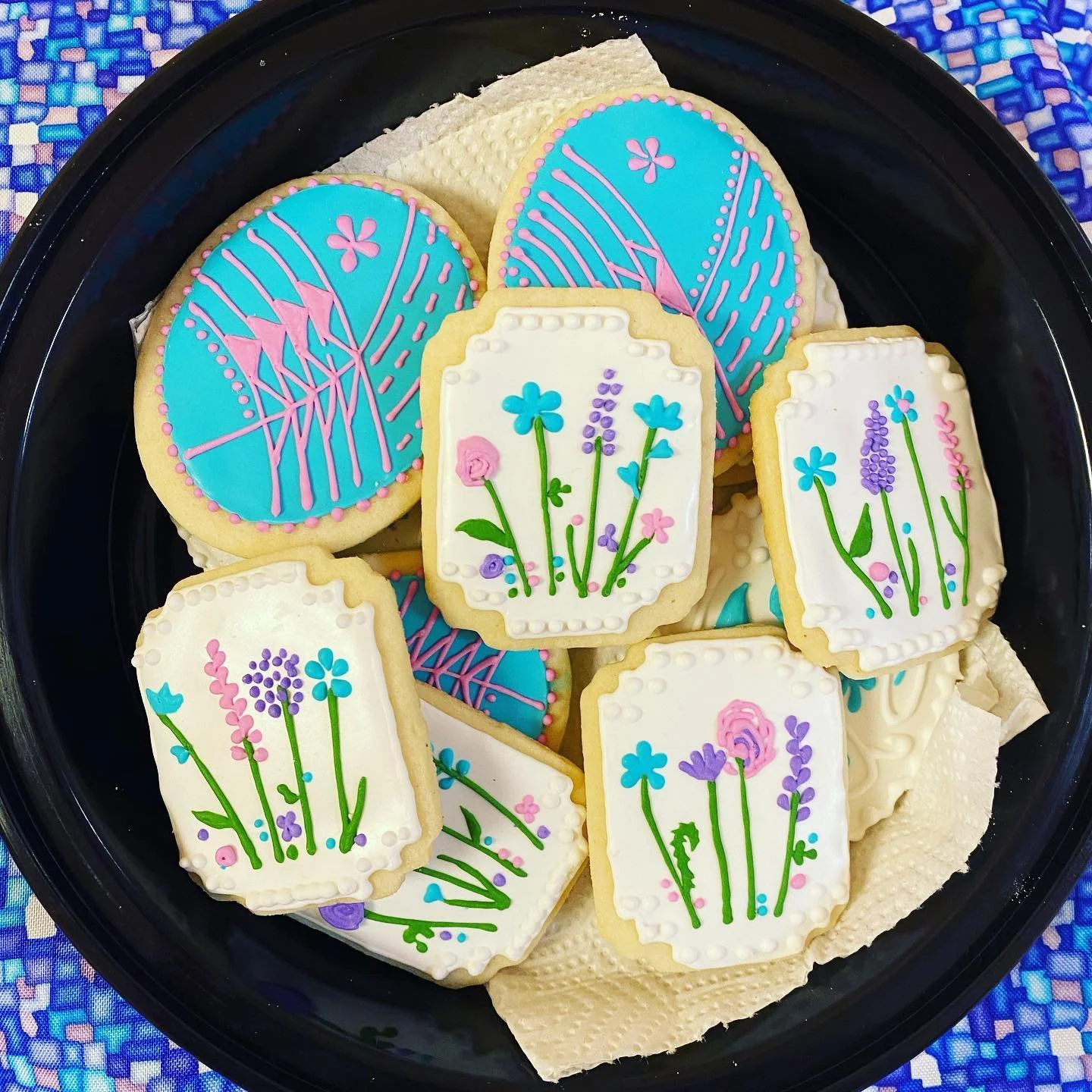 Thanks for the beautiful and delicious cookies @avalonoconnor, our amazing 4th year medical student and hopeful  future plastic surgeon 🤞