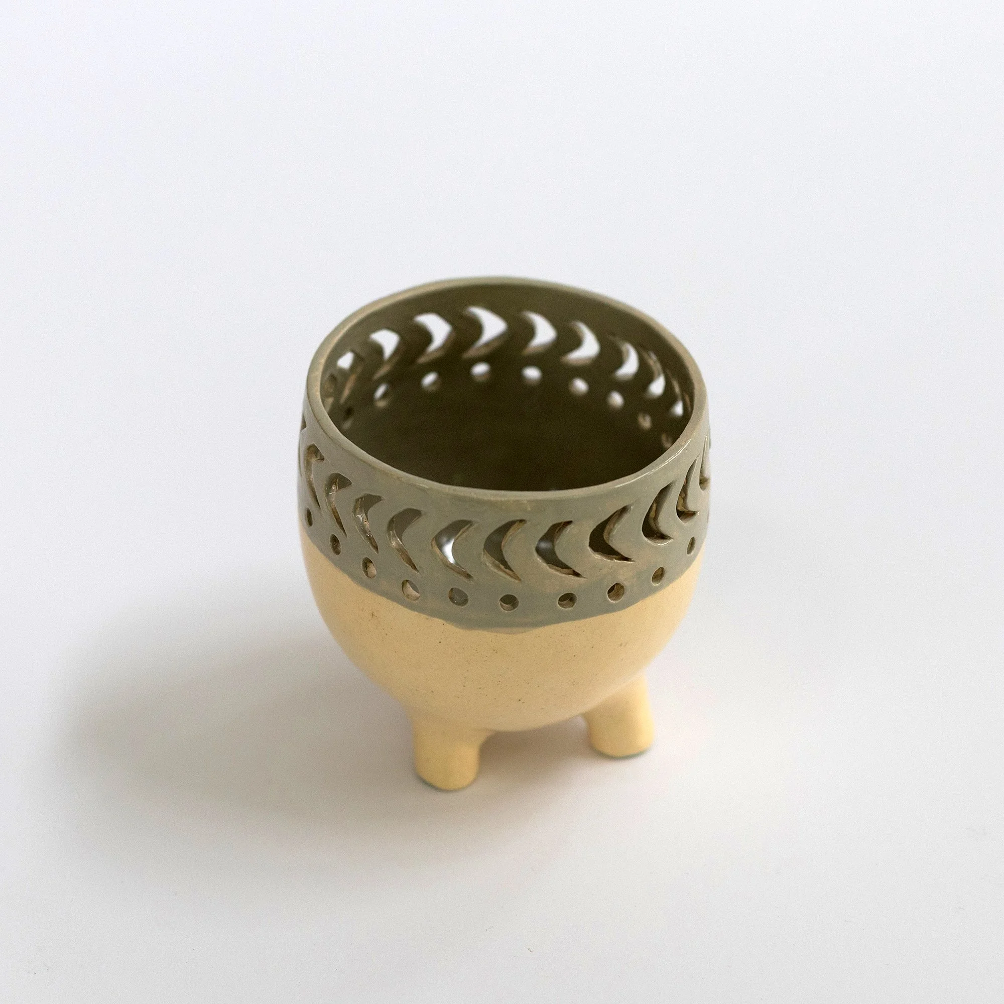 gray and white pinch pot 2.jpg