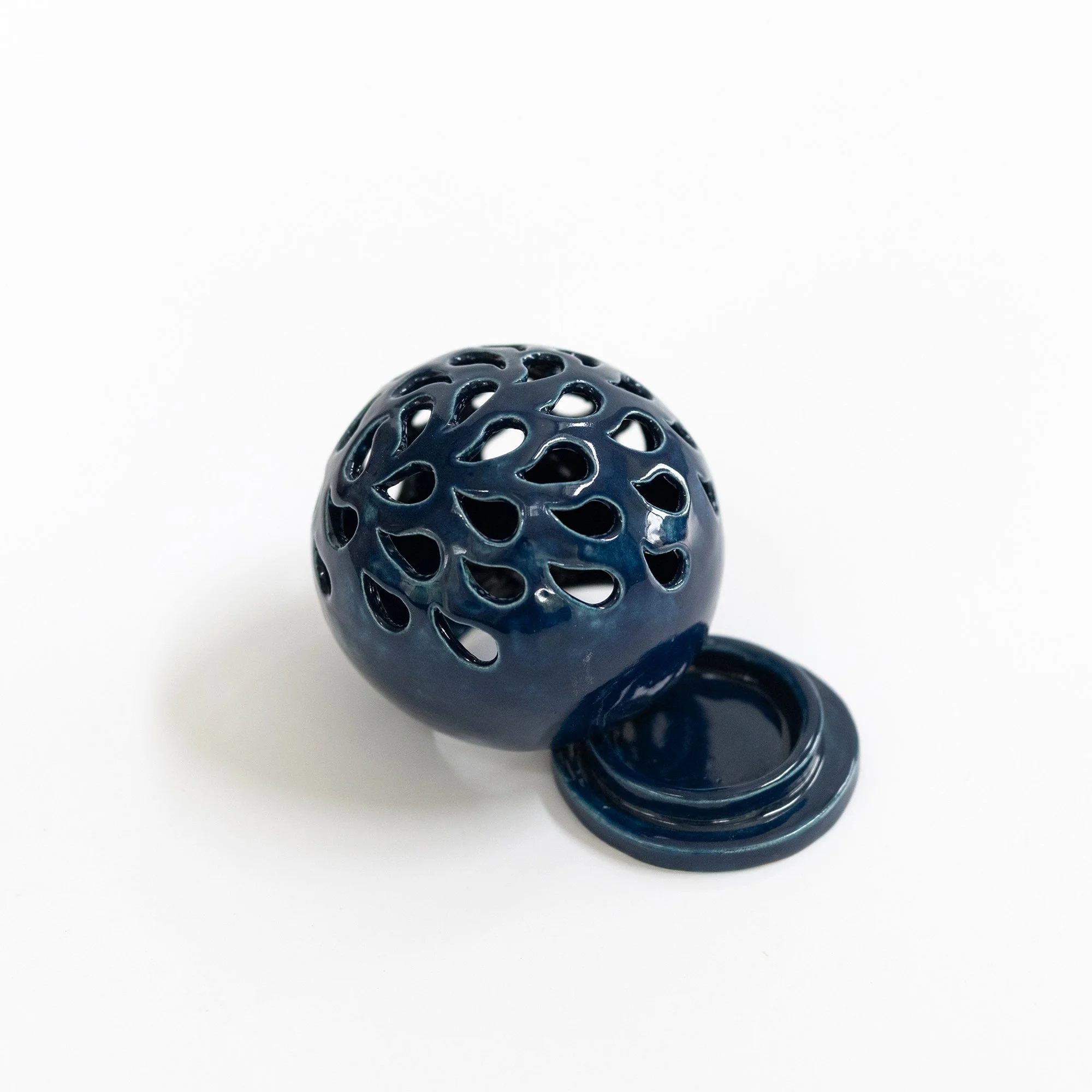 dark blue tea light 3.jpg