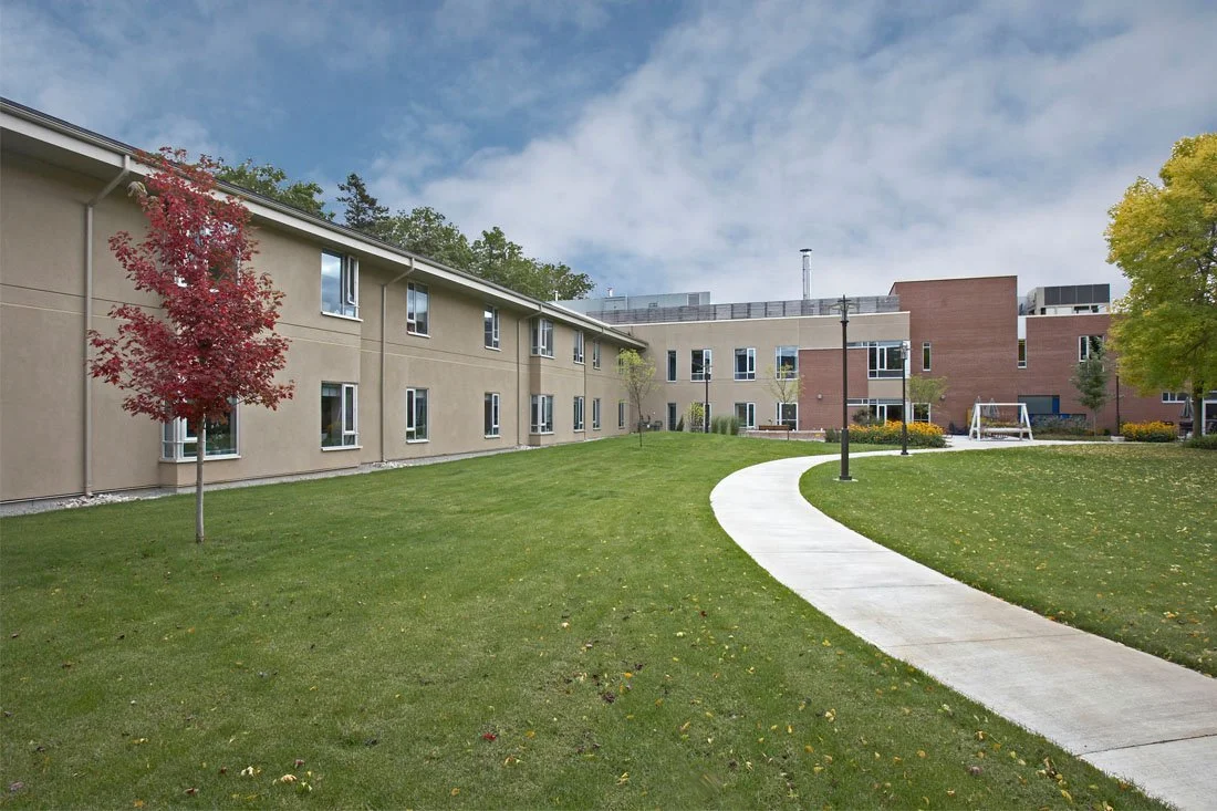 Wentworth Lodge Home - courtyard