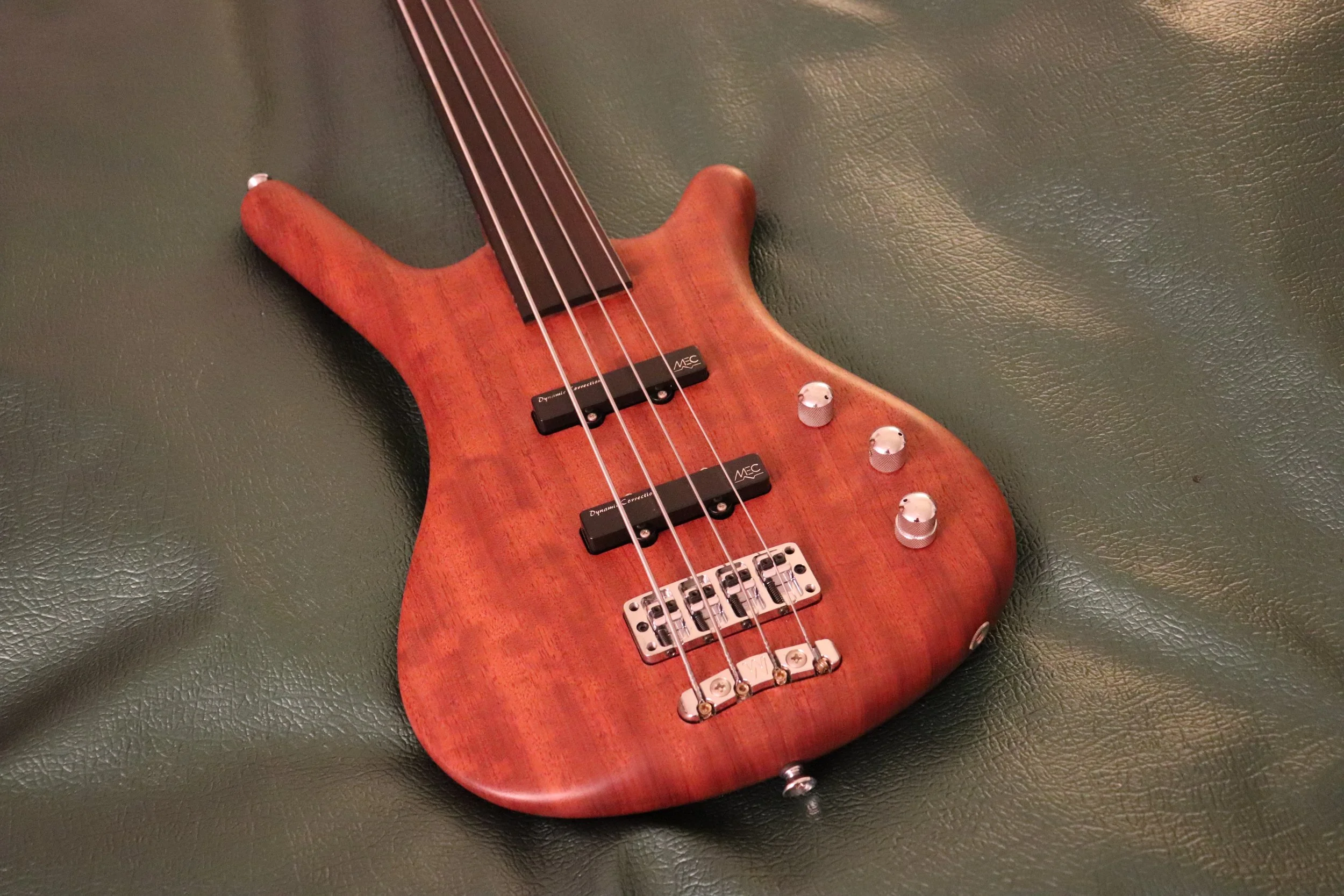 Warwick Corvette standard fretless Swamp ash 2006