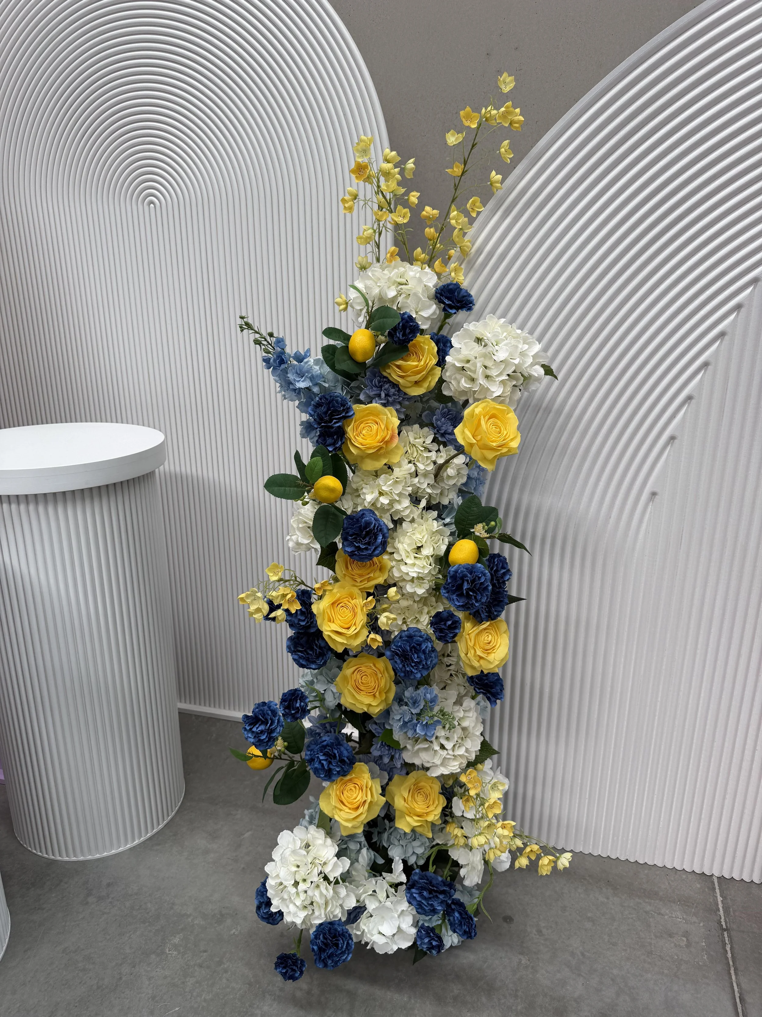 1mH_freestanding_floral_arrangement.jpg