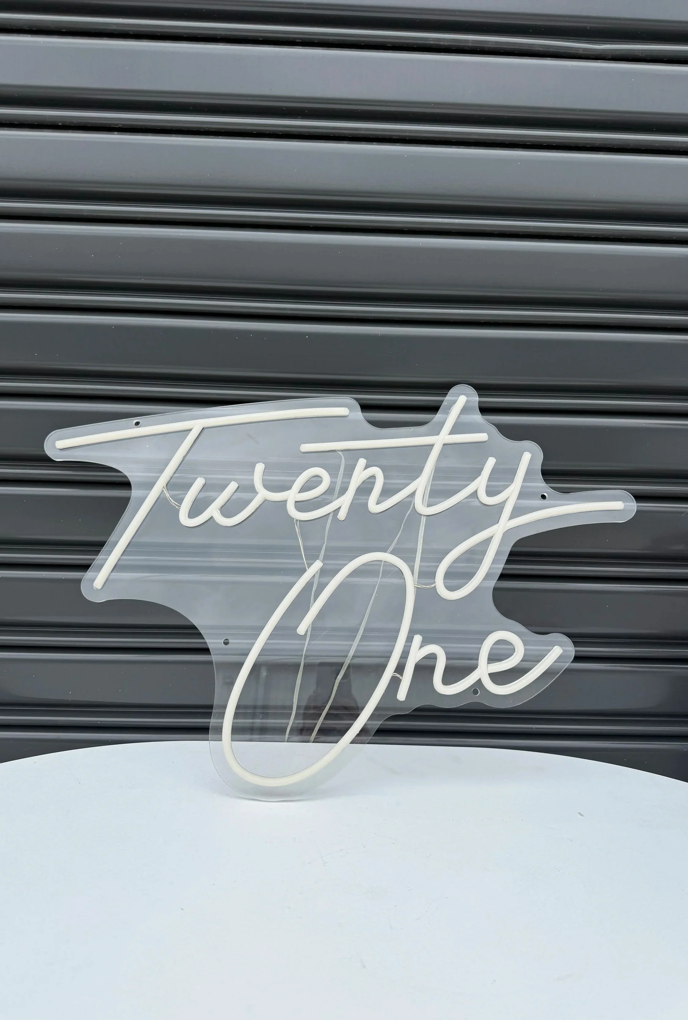 Neon_sign_Twenty_One.jpg