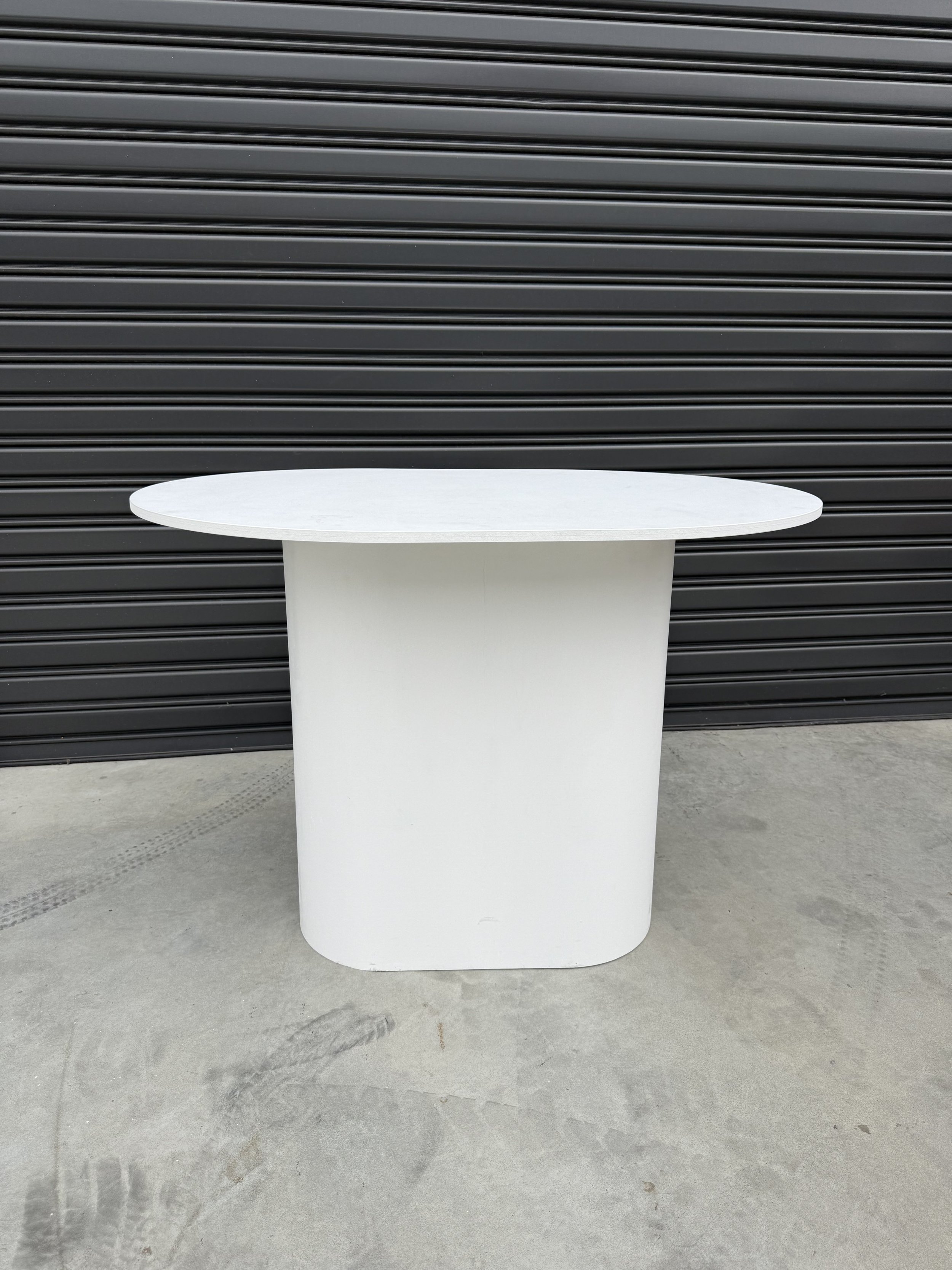 Large_Oval_Table_1.jpg