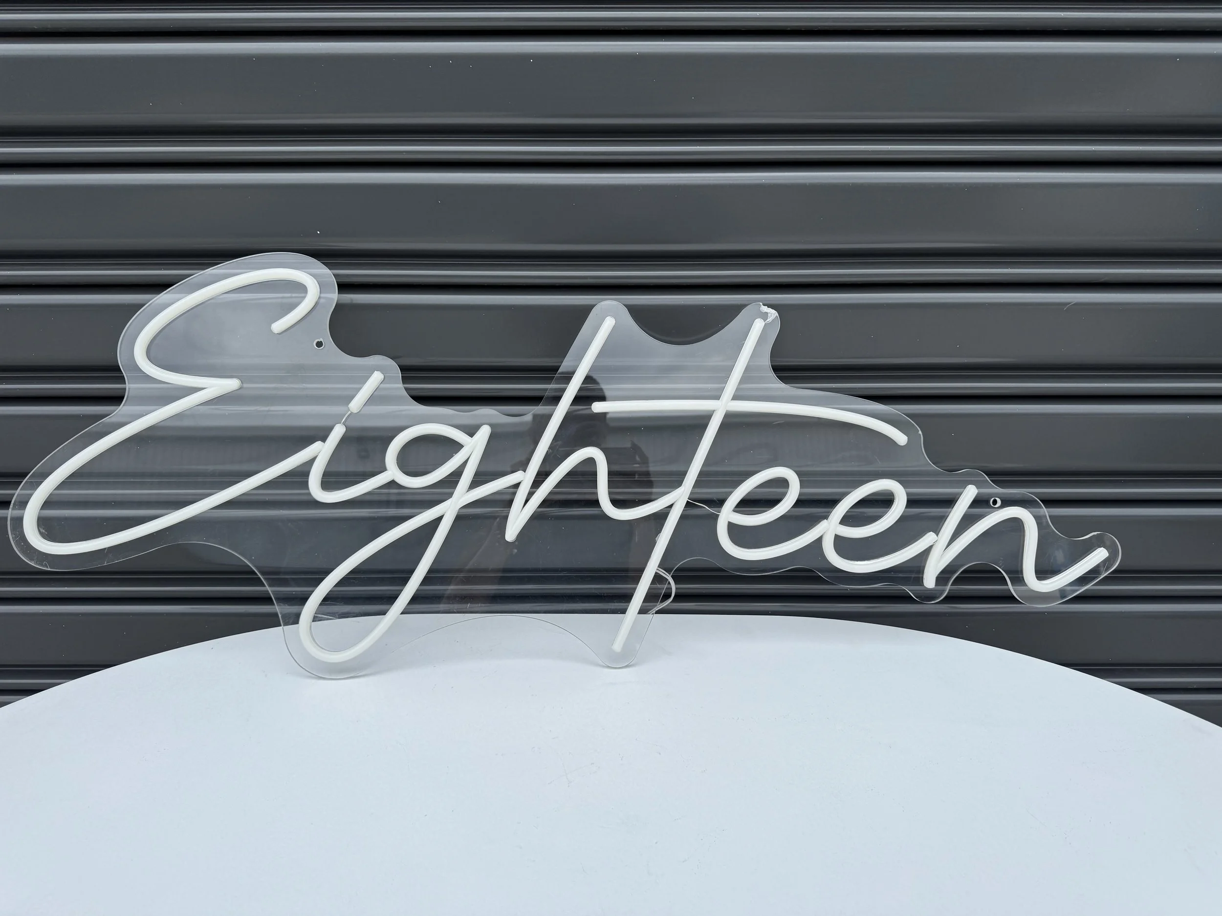 Neon_sign_Eighteen.jpg