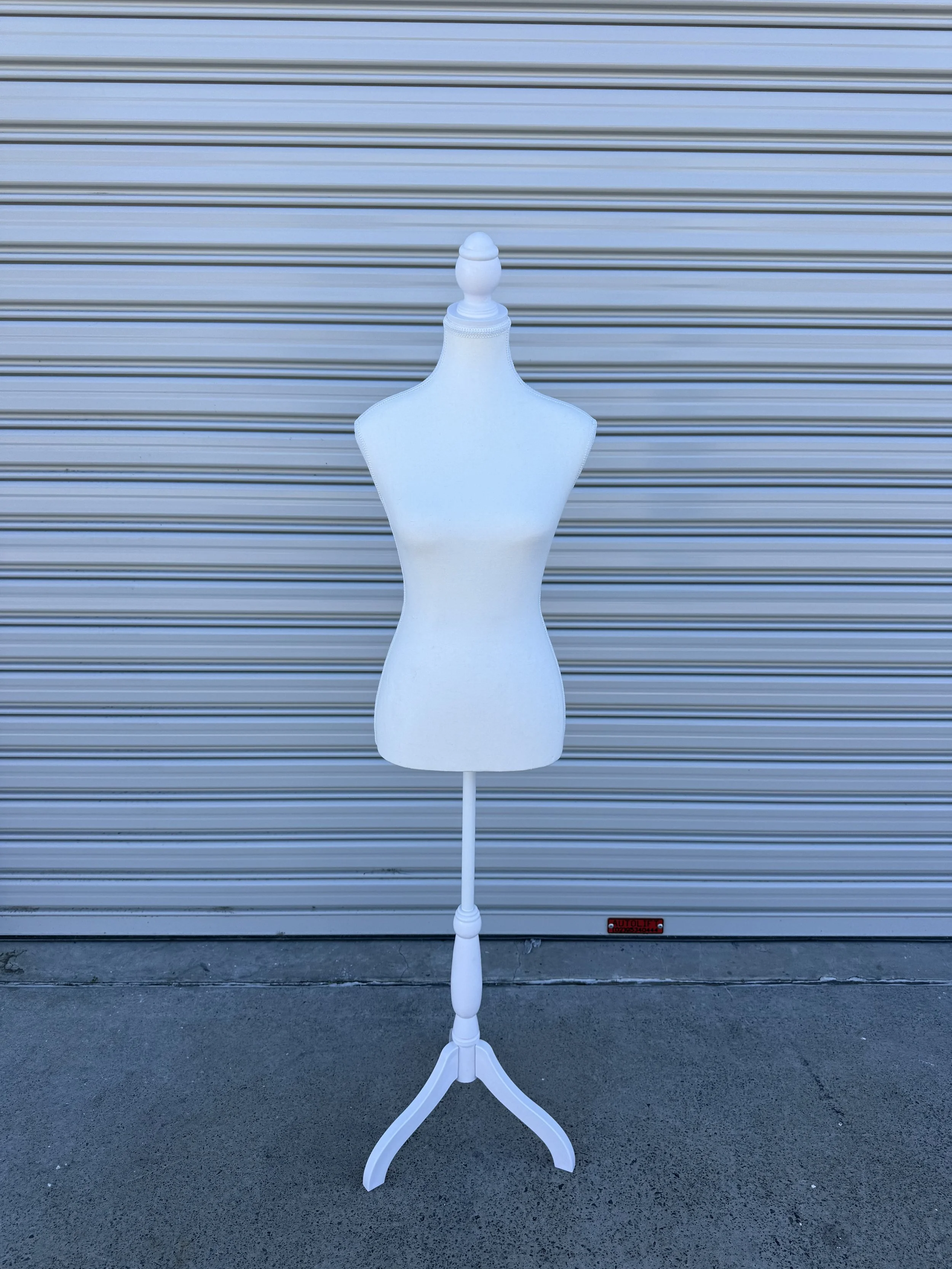 bride mannequin.jpeg