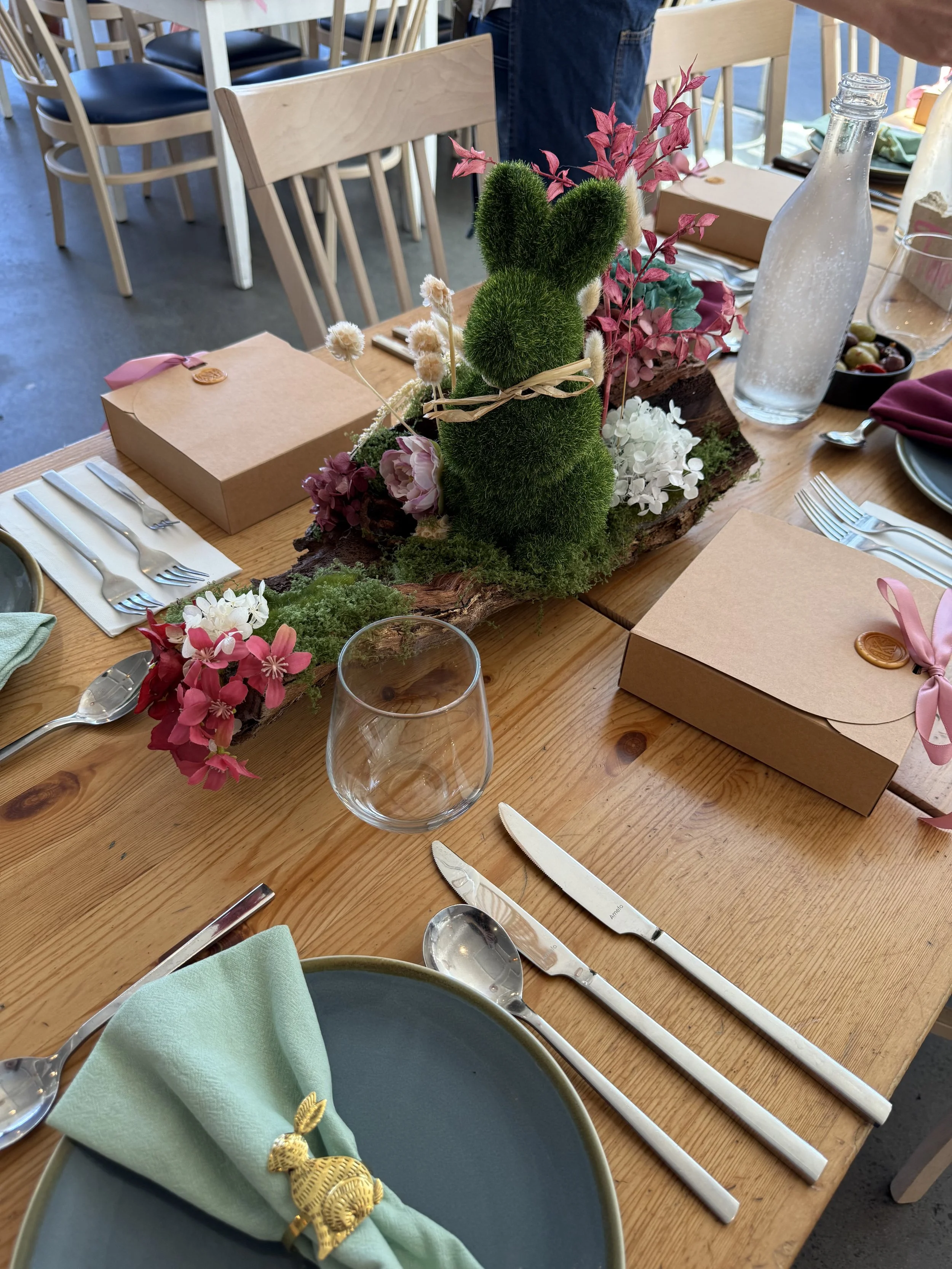 bunny_log_centrepiece_1.jpg