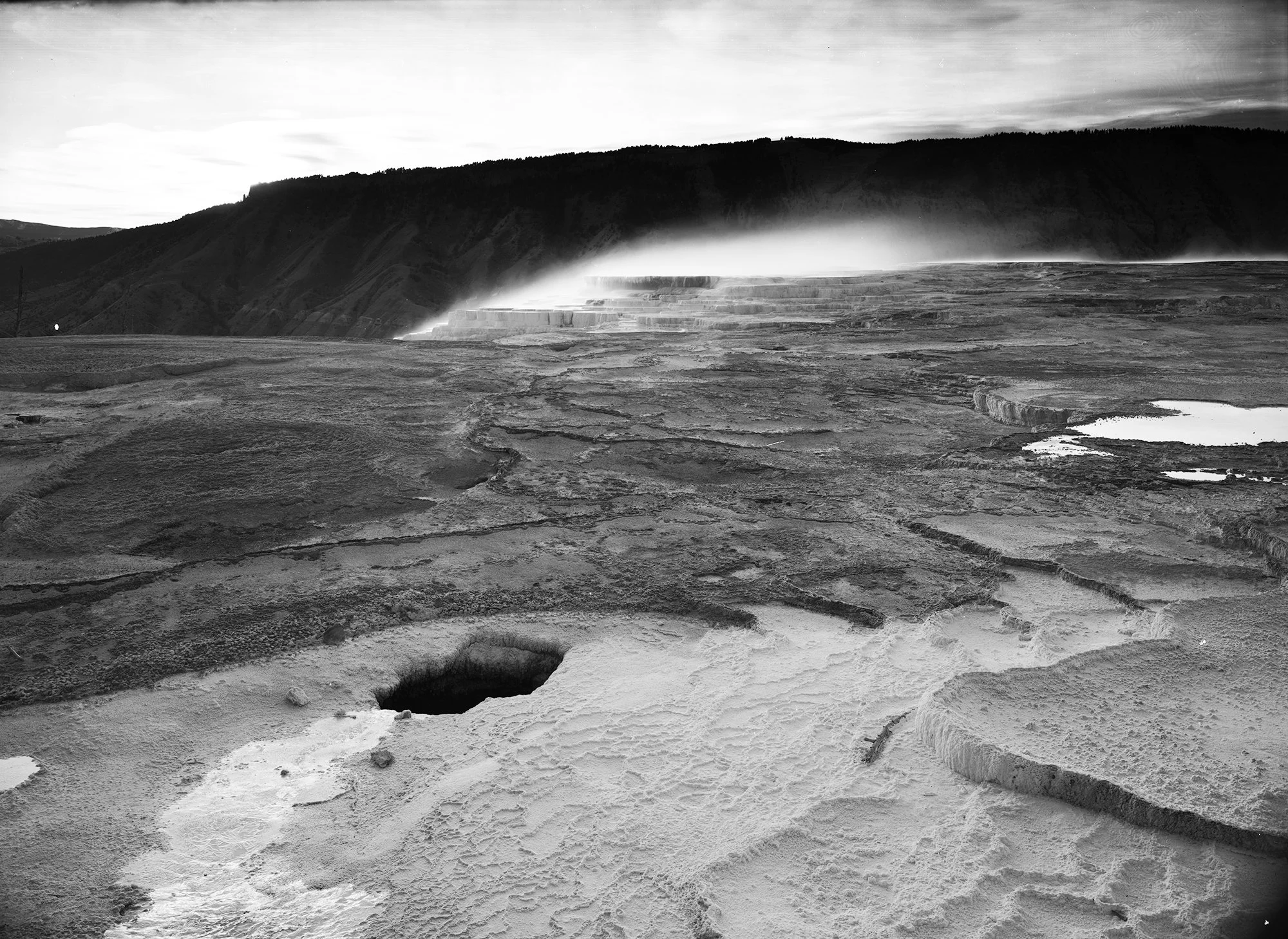 Mammoth-Hot-Springs-2.jpg