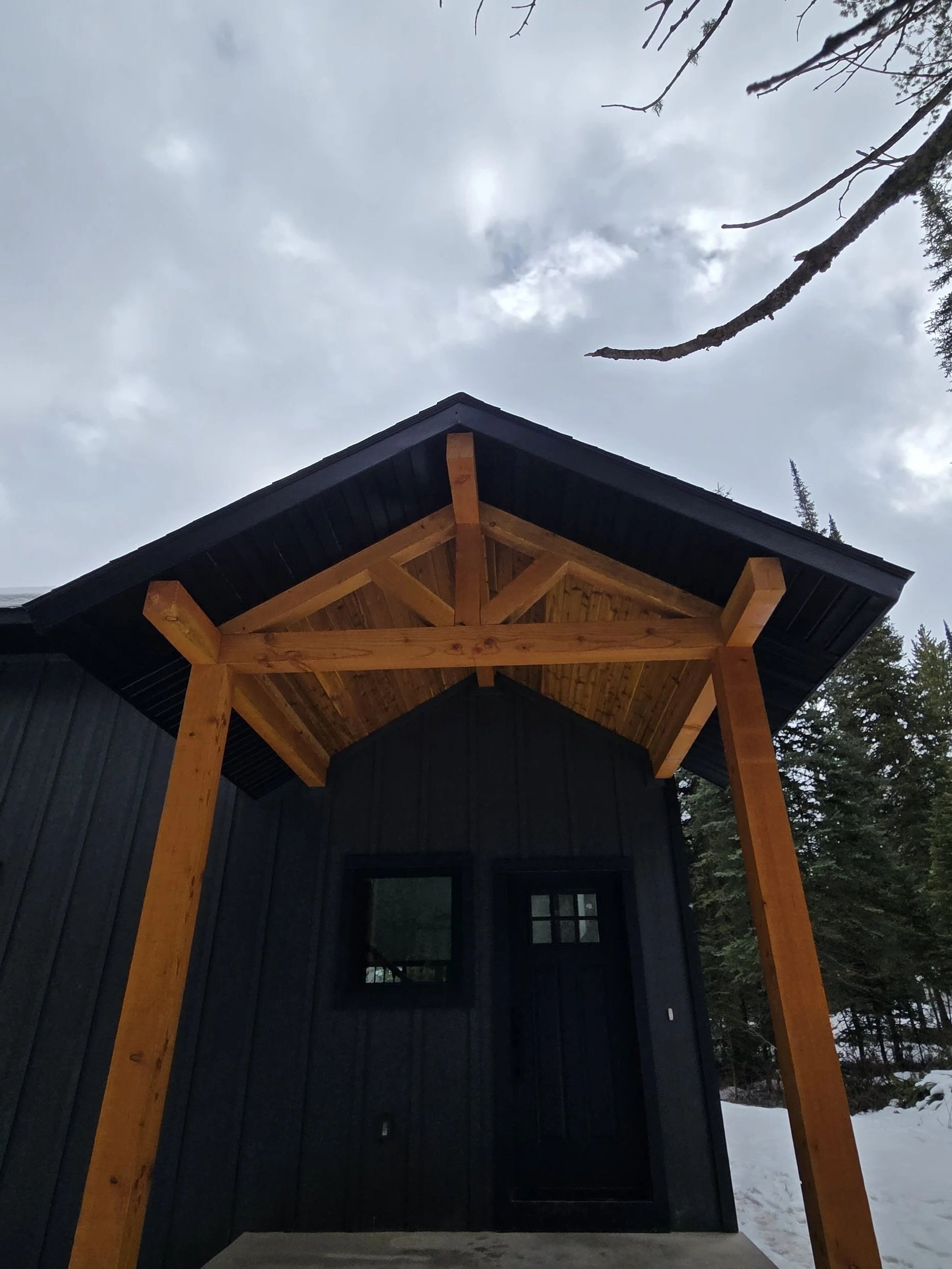 Picture of a cabin located in beautiful Alpine, Wyoming.