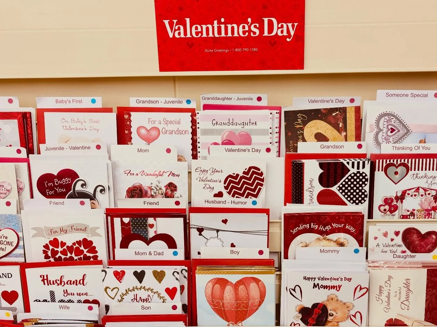 Come to my corner in Hutch's Food Center! You will find flowers and gifts for Valentine's Day ❤️