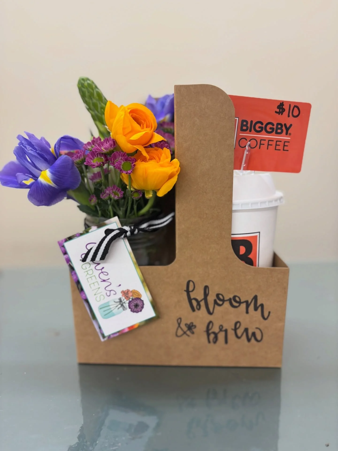 Need something special for your Spring Arbor University graduate? Just dropped @hutchsfoodcenter in Spring Arbor!
#gwensgreens #hutchsfoodcenter #sau #classof2026