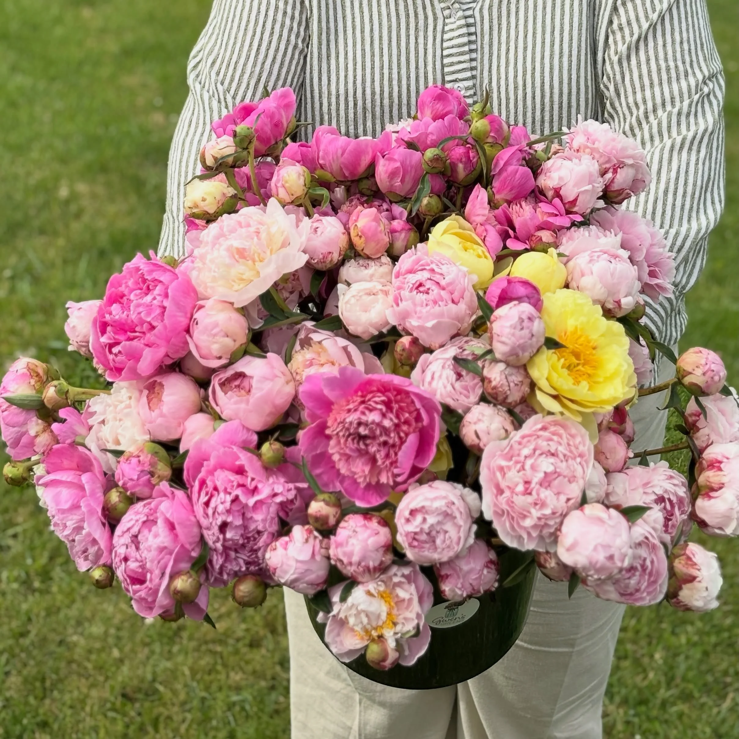 There is nothing like the fluffy fragrant blooms called peonies! There are lots of them at my corner in HUTCH'S FOOD CENTER this week! Prices range from $15-$20. #gwensgreens