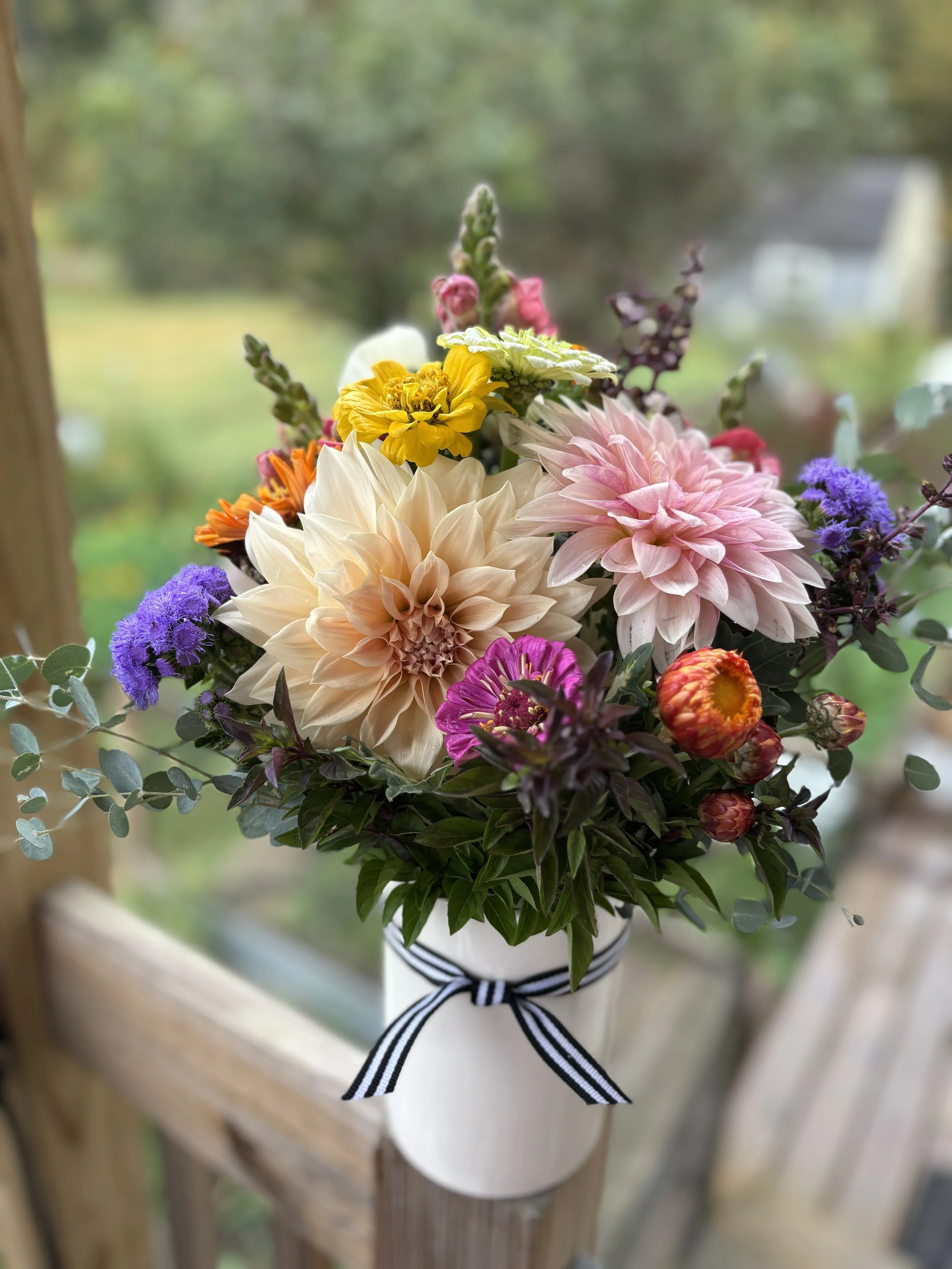 Medium Bouquet in Vase