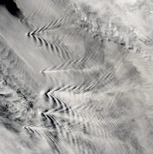 How common are bow wave cloud formations?