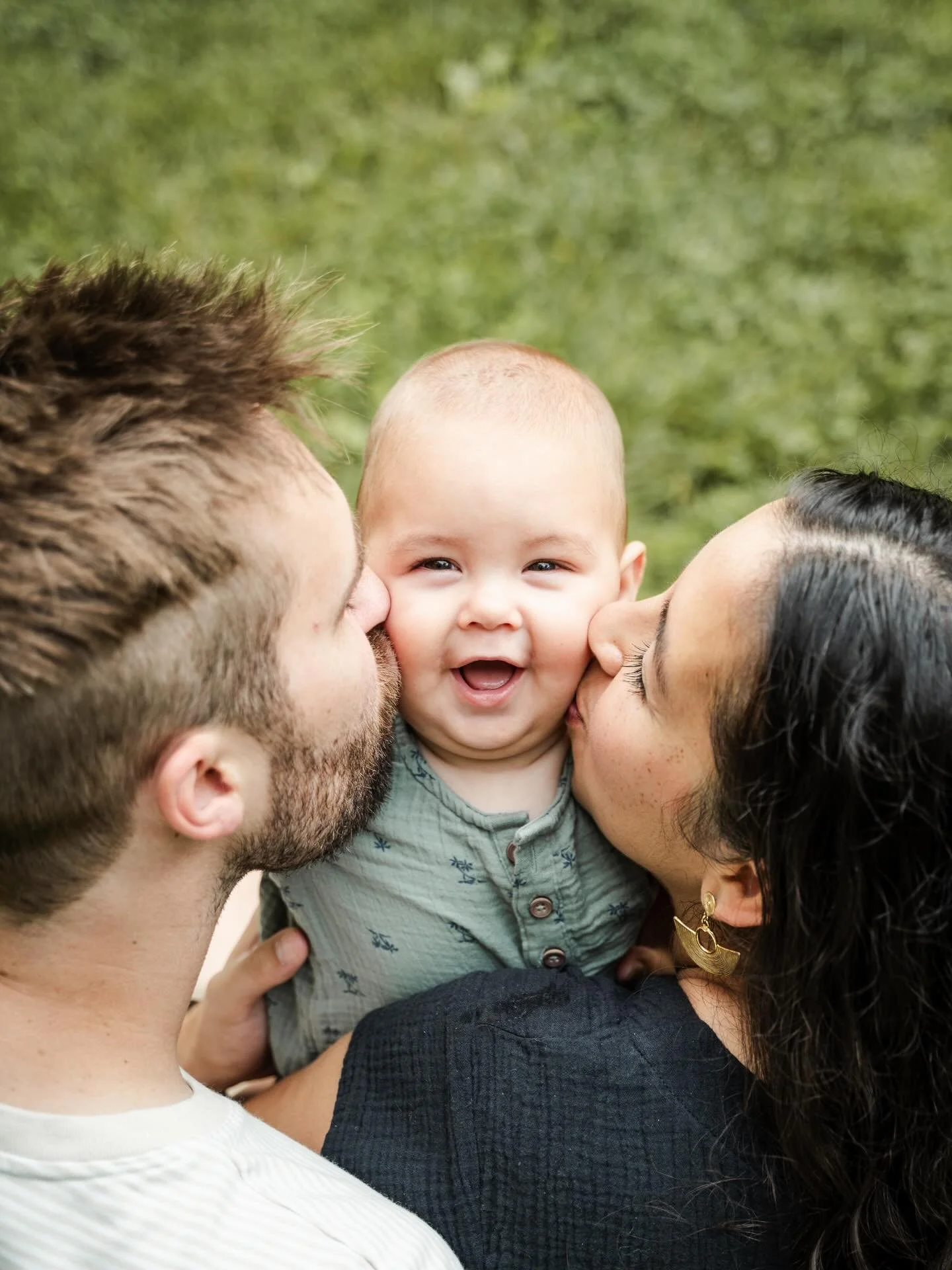 Book your family spring sessions now!!