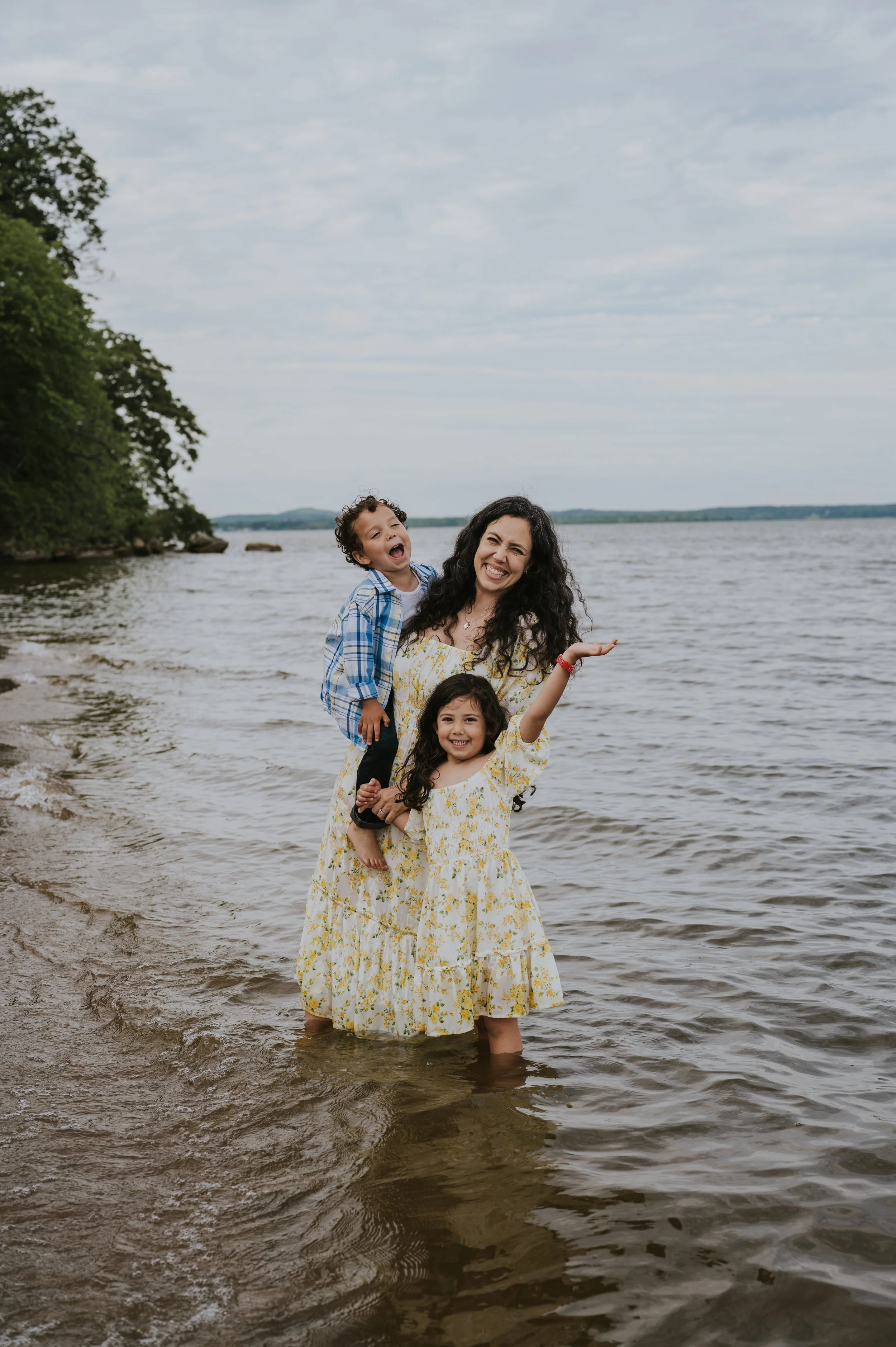 Family photography at Leesylvania Park in Woodbridge, VA.